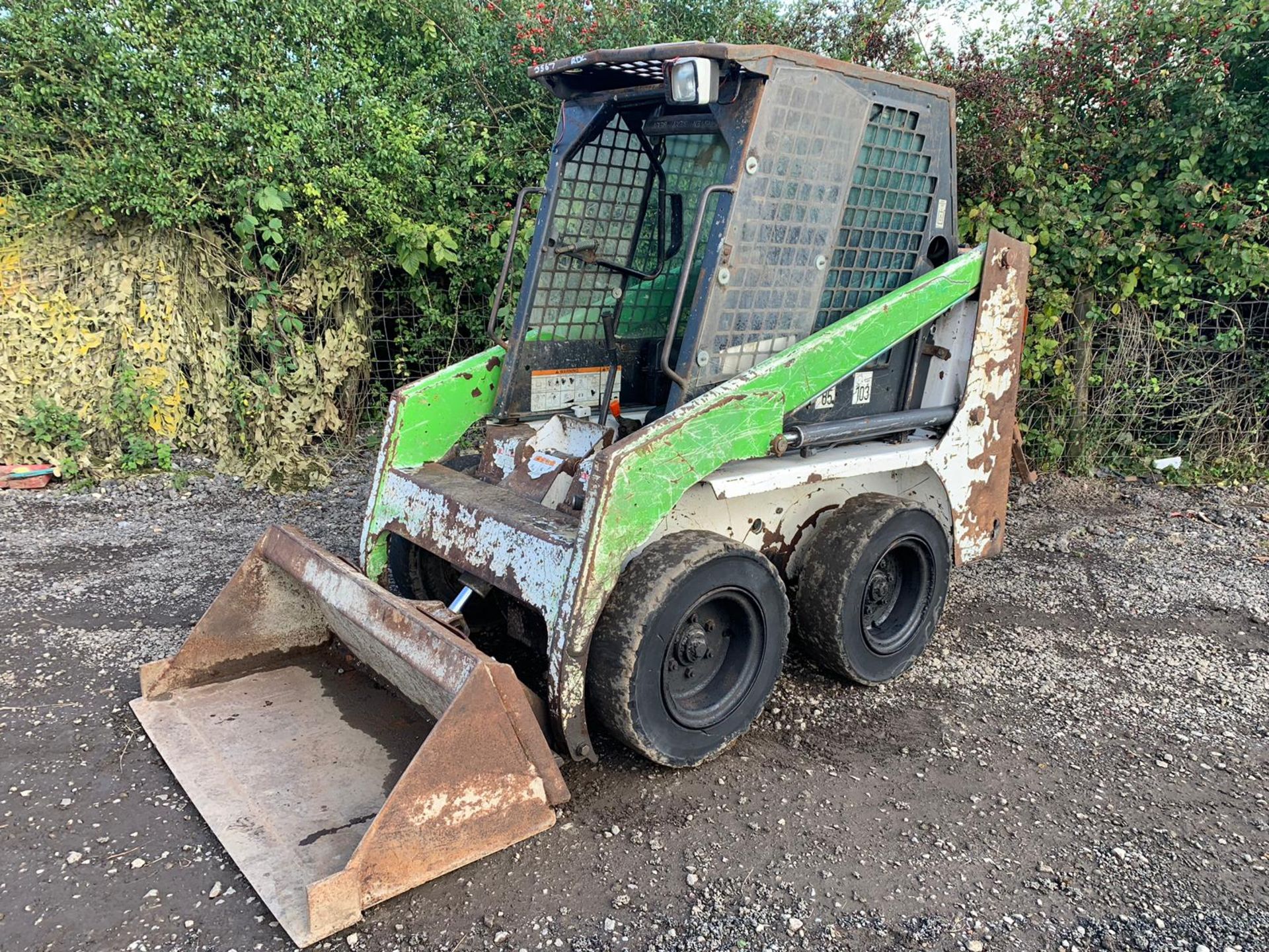 BOBCAT 553 skid steer loader