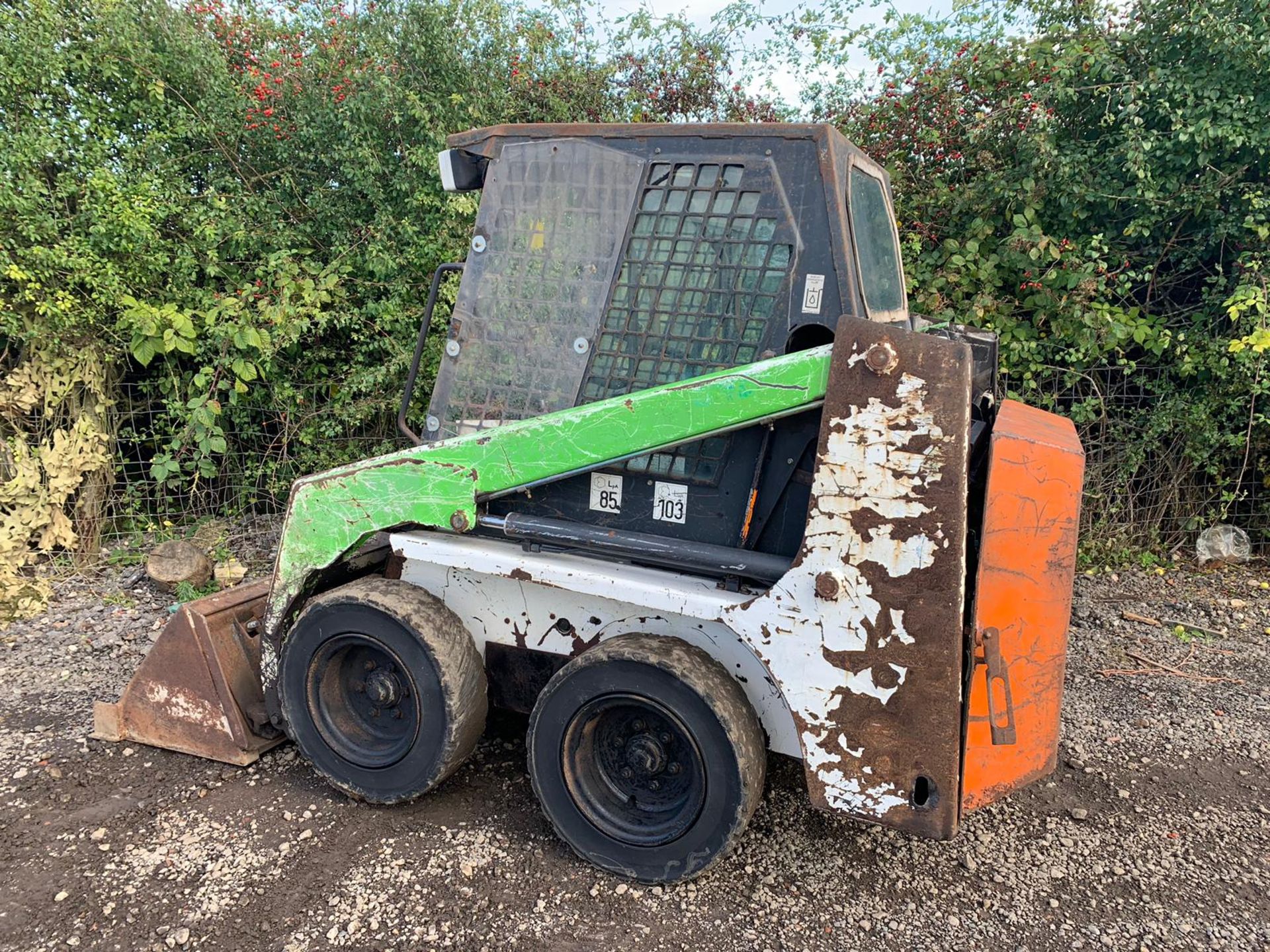 BOBCAT 553 skid steer loader - Image 5 of 8