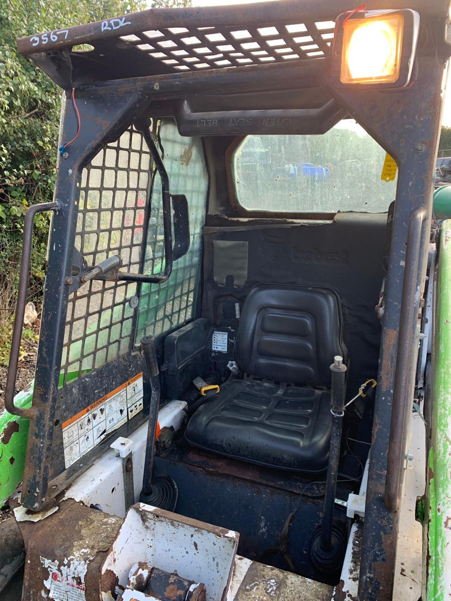 BOBCAT 553 skid steer loader - Image 4 of 8