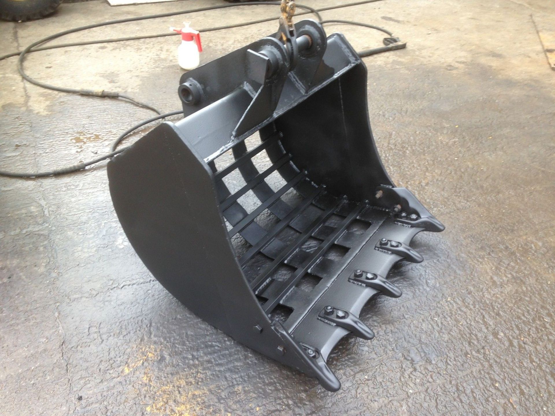 JCB 3CX Riddle Bucket - Image 3 of 4