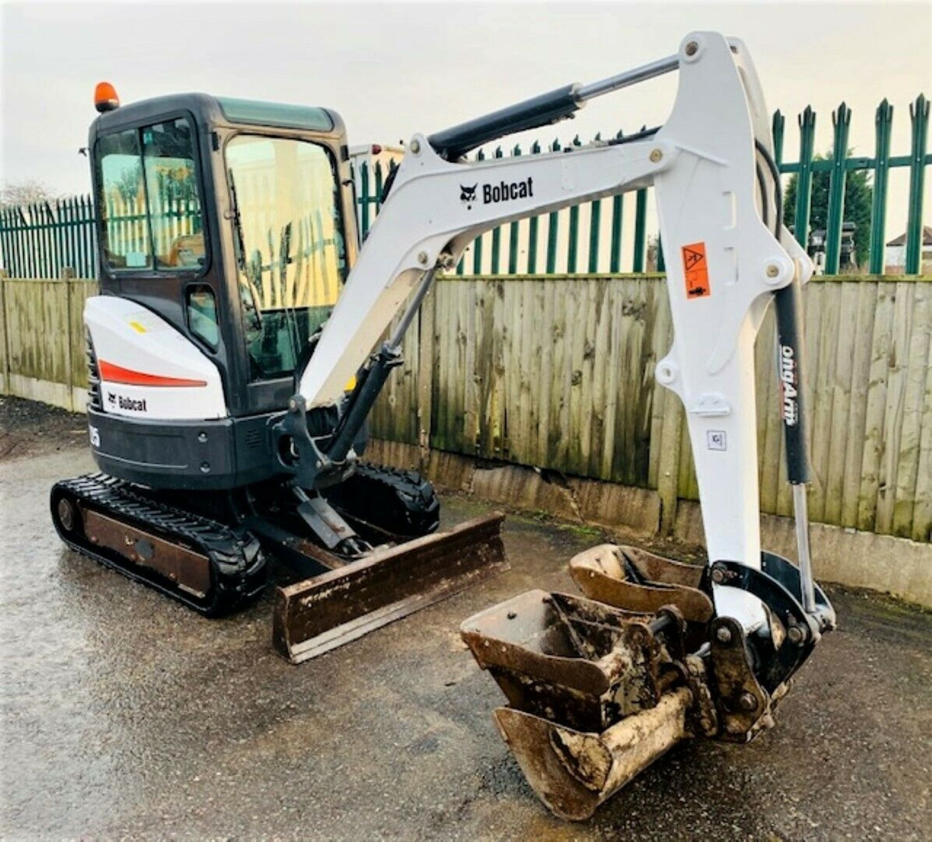 Bobcat E25 Excavator - Image 3 of 12