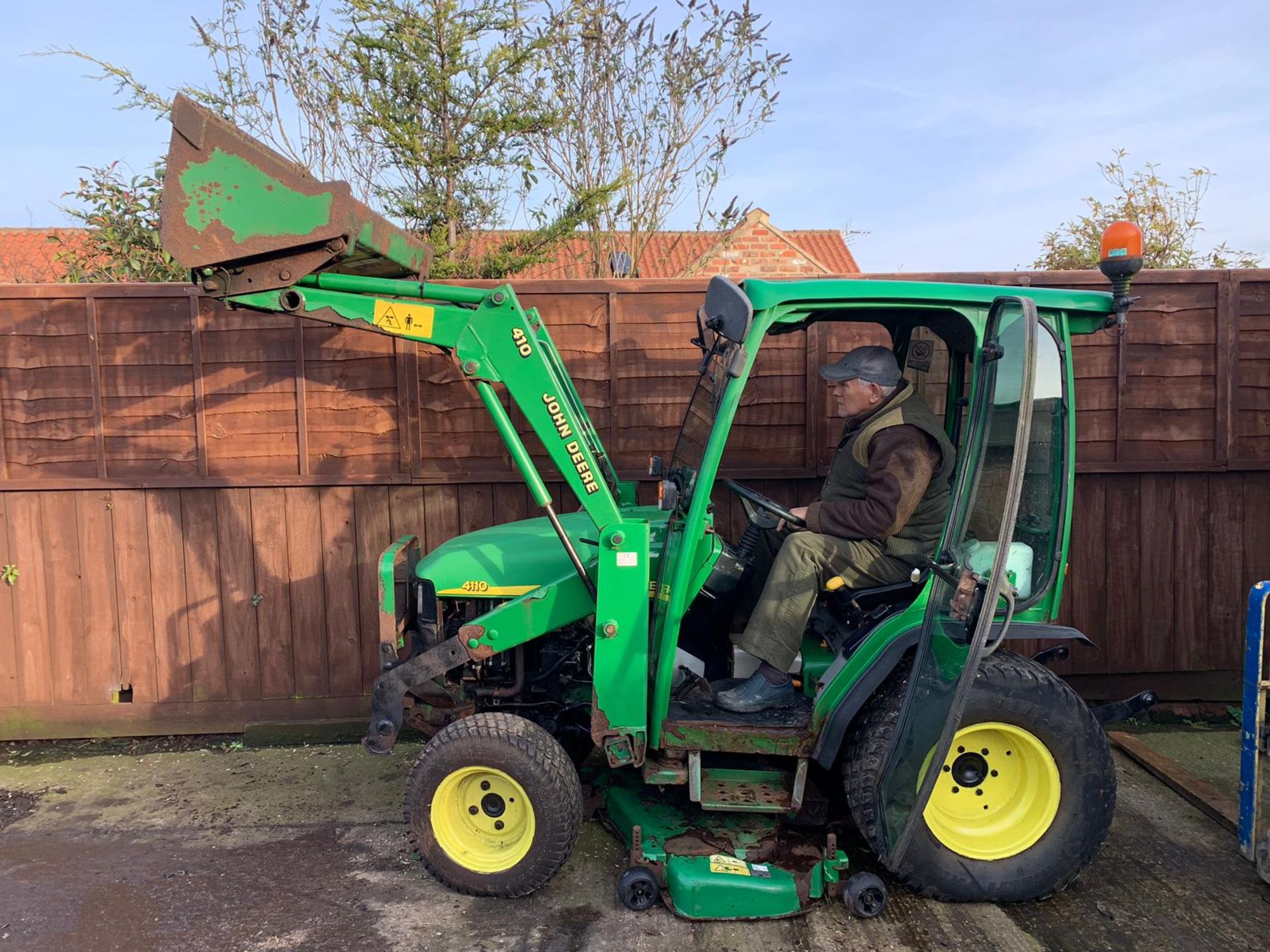 John Deere 4110 Compact Tractor With Power Loader - Image 8 of 8