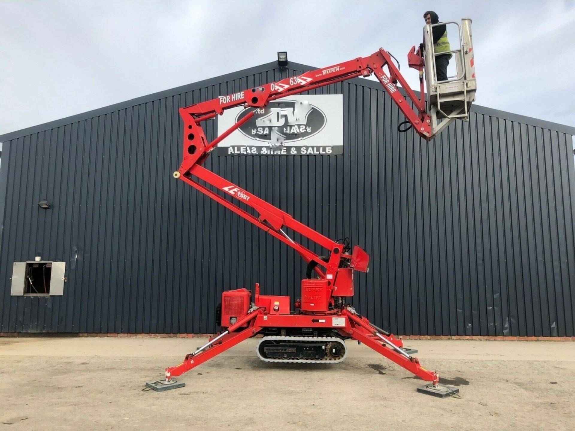 Leo Teupen GT15 Tracked Cherry Picker - Image 10 of 10