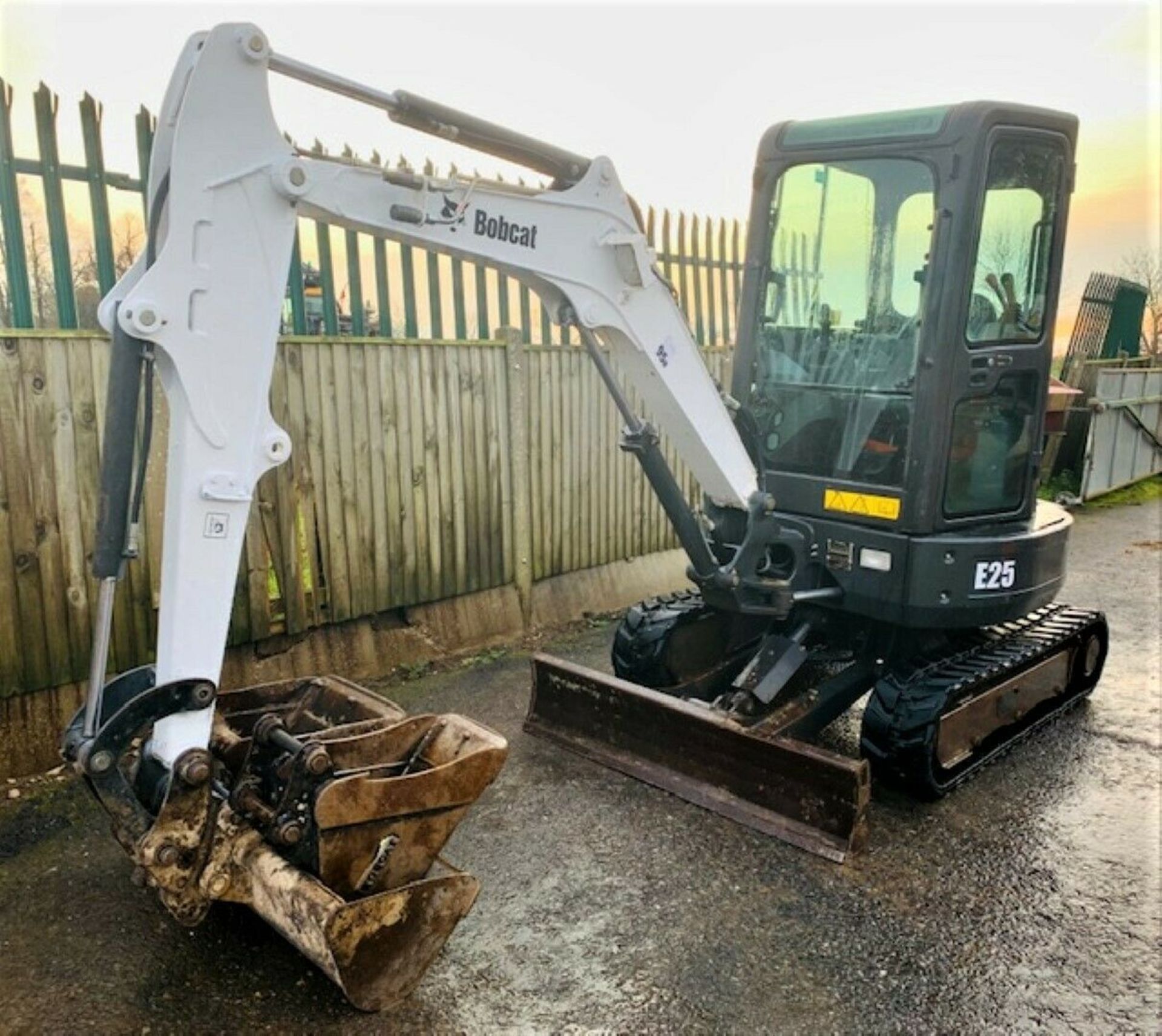 Bobcat E25 Excavator - Image 4 of 12