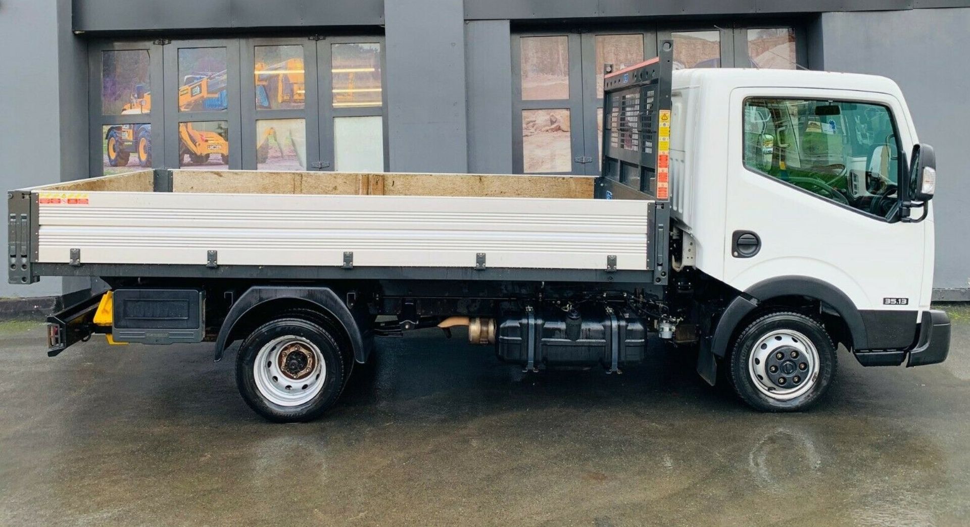 Nissan Cabstar Tipper NT400