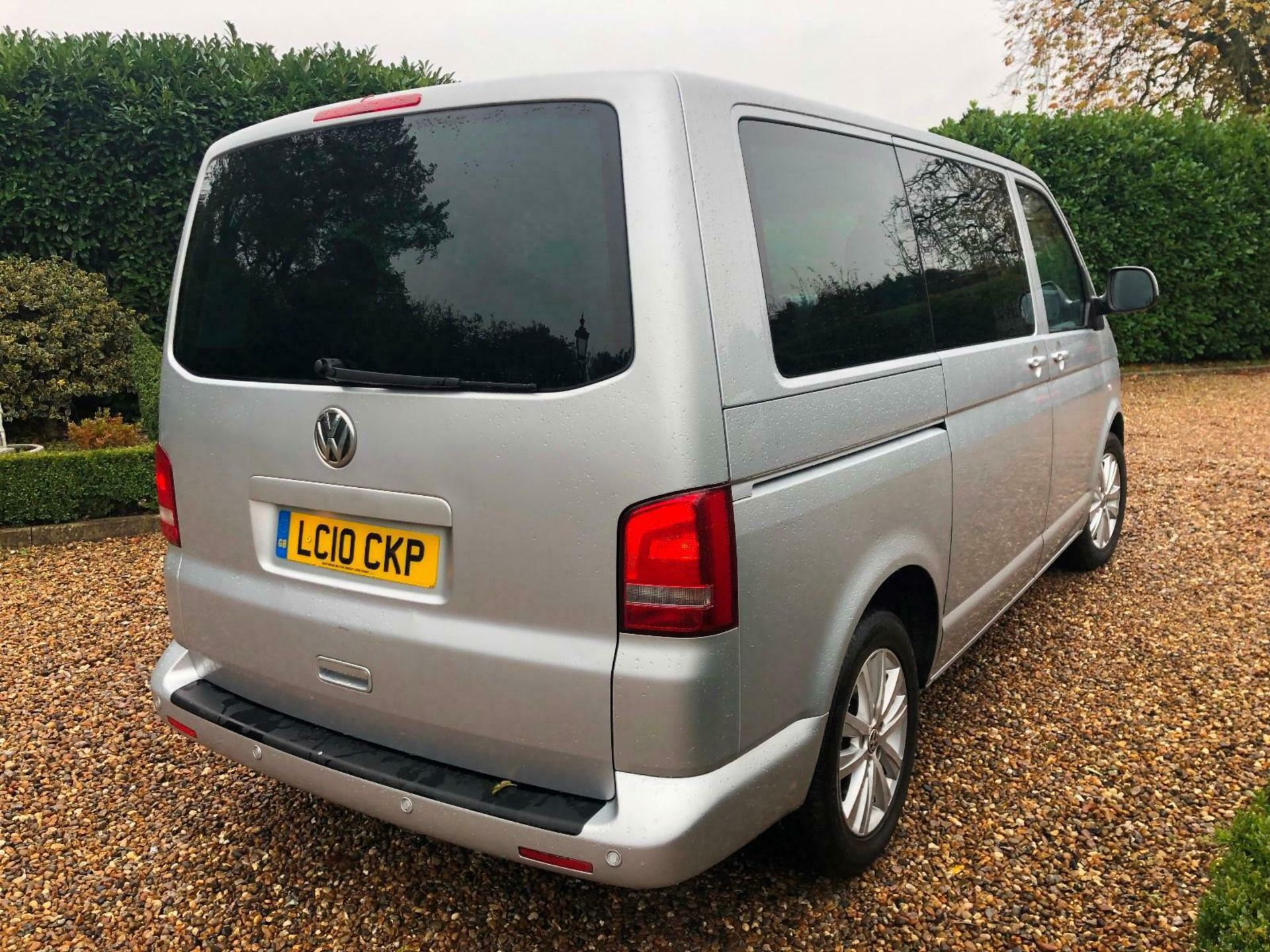 Volkswagen Caravelle 2.0TDI (140PS) SWB NO VAT - Image 4 of 12