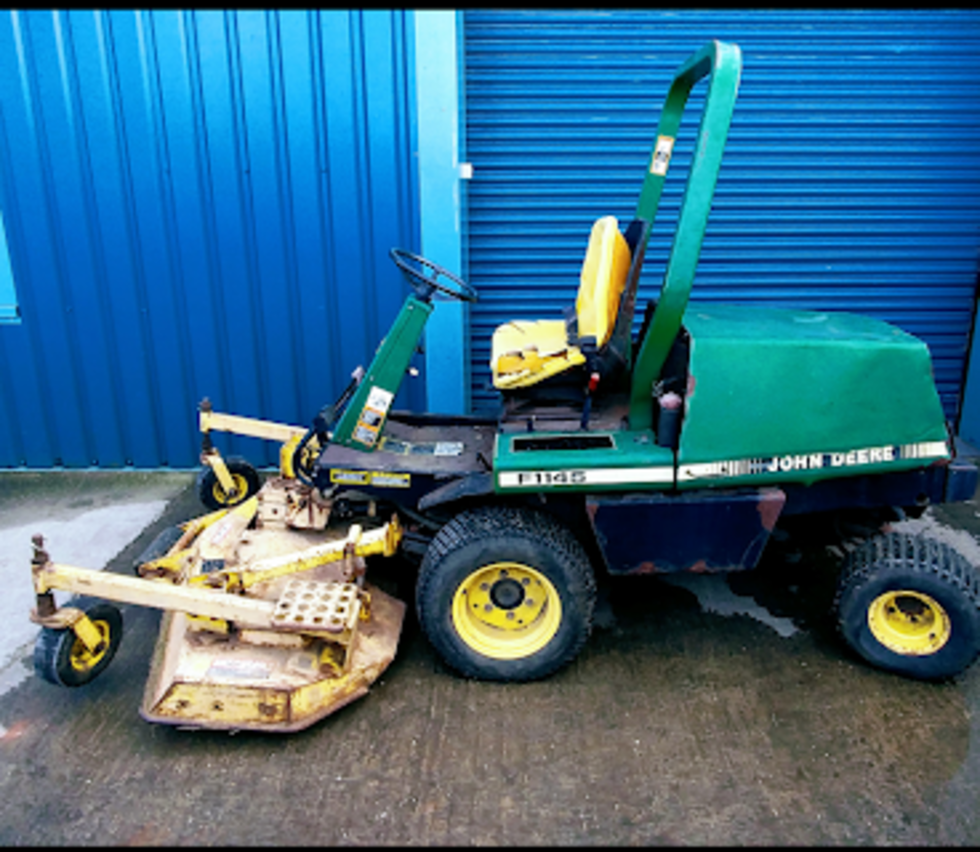 John Deere F1145 Mower