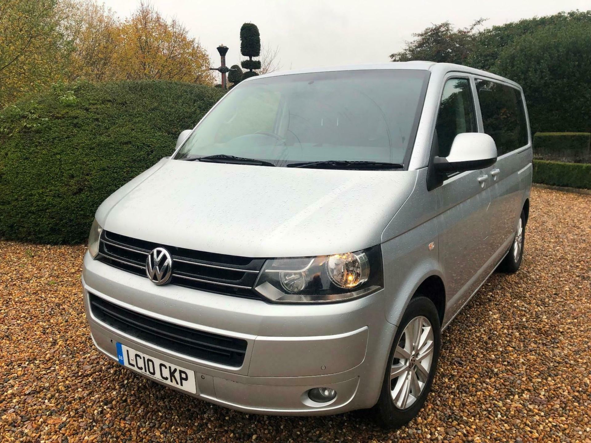 Volkswagen Caravelle 2.0TDI (140PS) SWB NO VAT - Image 2 of 12