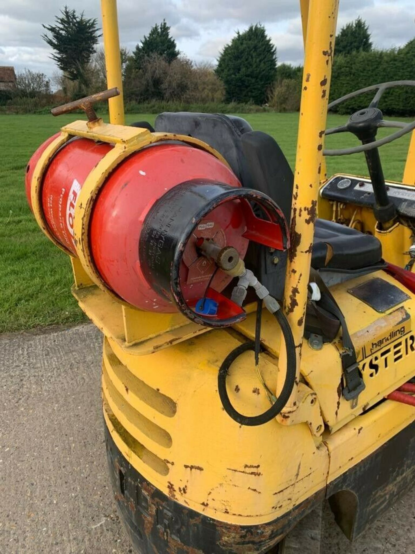 Hyster 1 Tonne Gas Forklift - Image 2 of 3