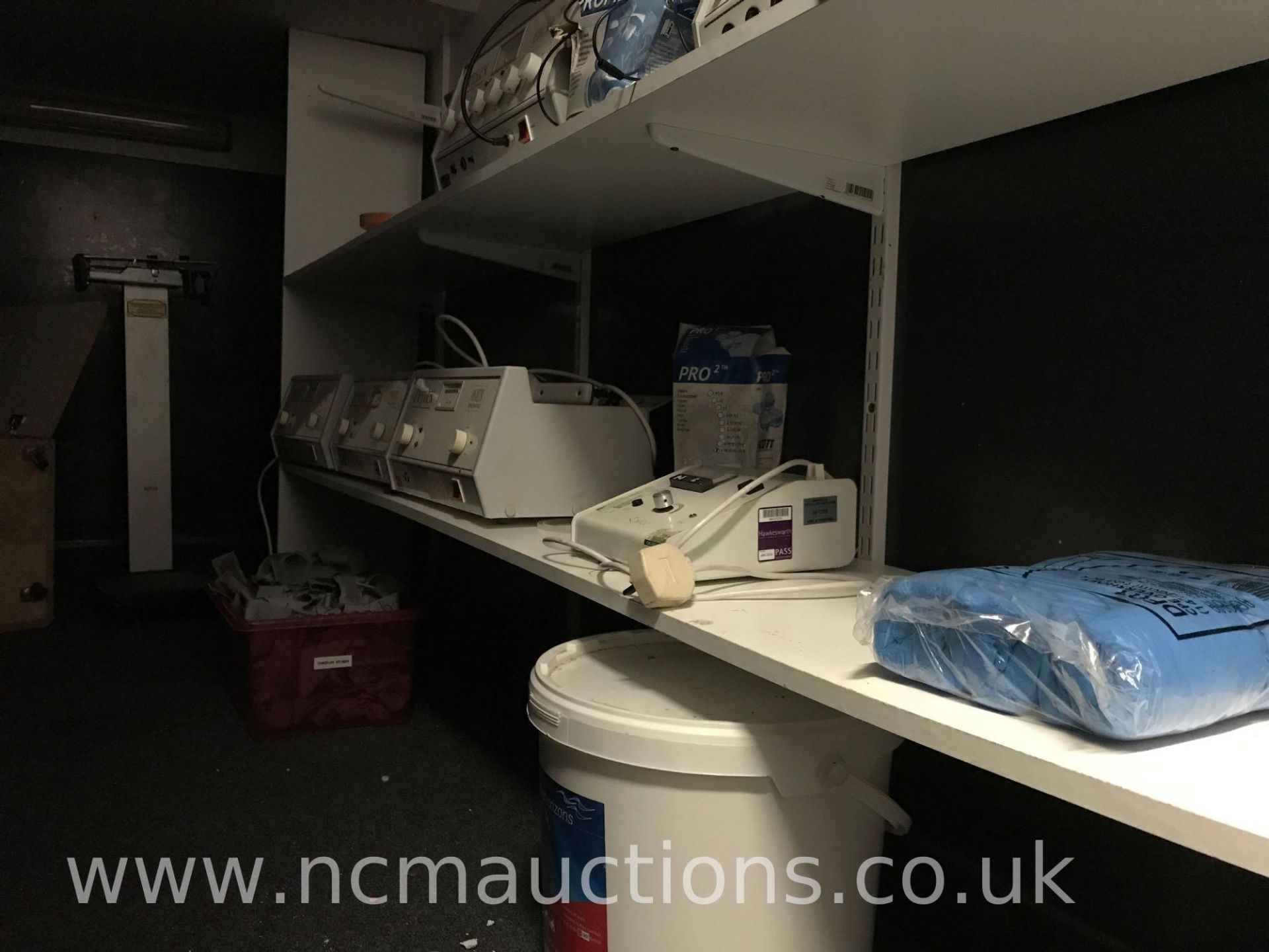 Loose and removable contents of Beauty salon storage cupboard - Image 4 of 5