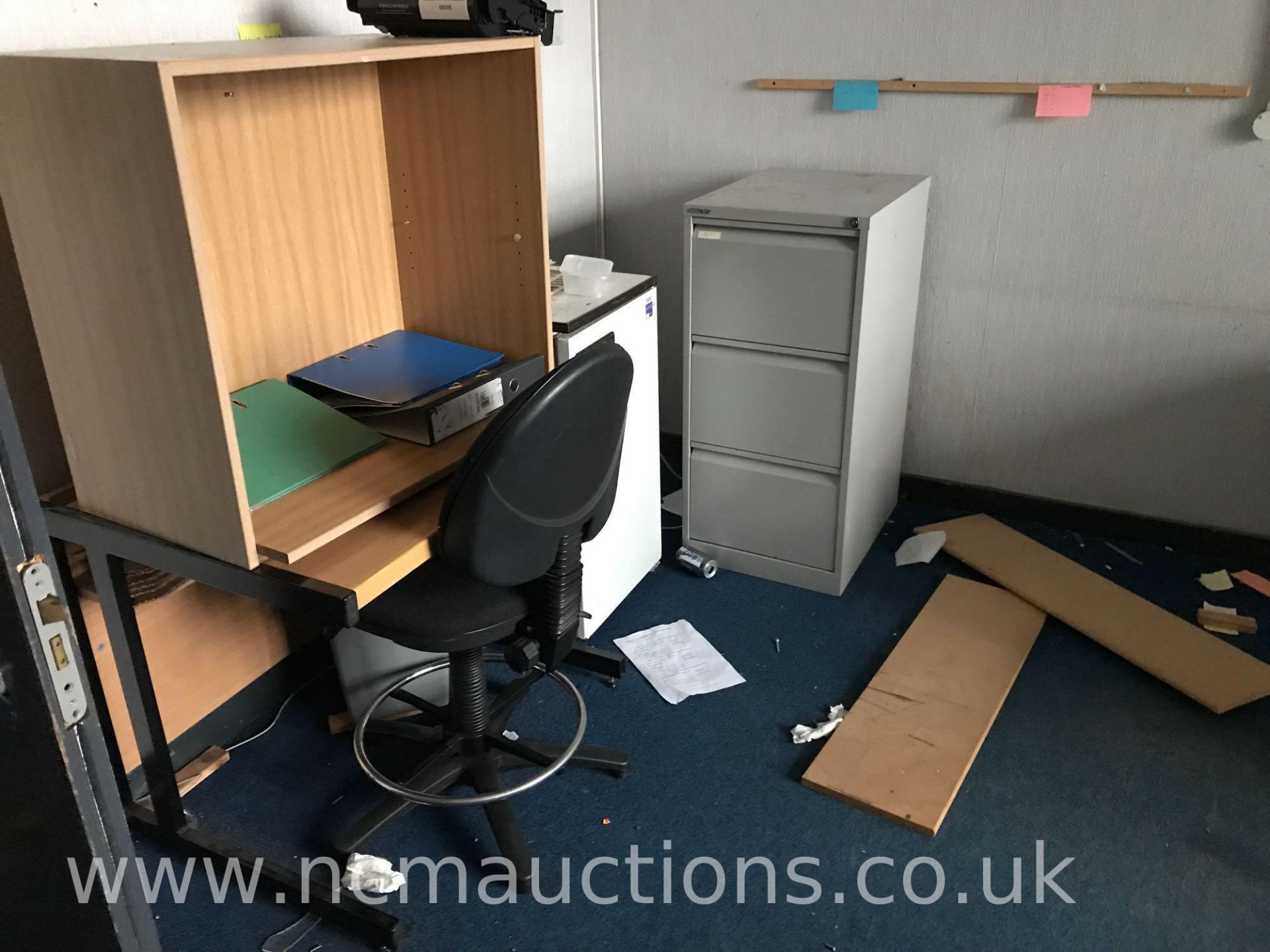 Loose and removable contents of 1st floor to include office furniture, smart screens - Image 27 of 40