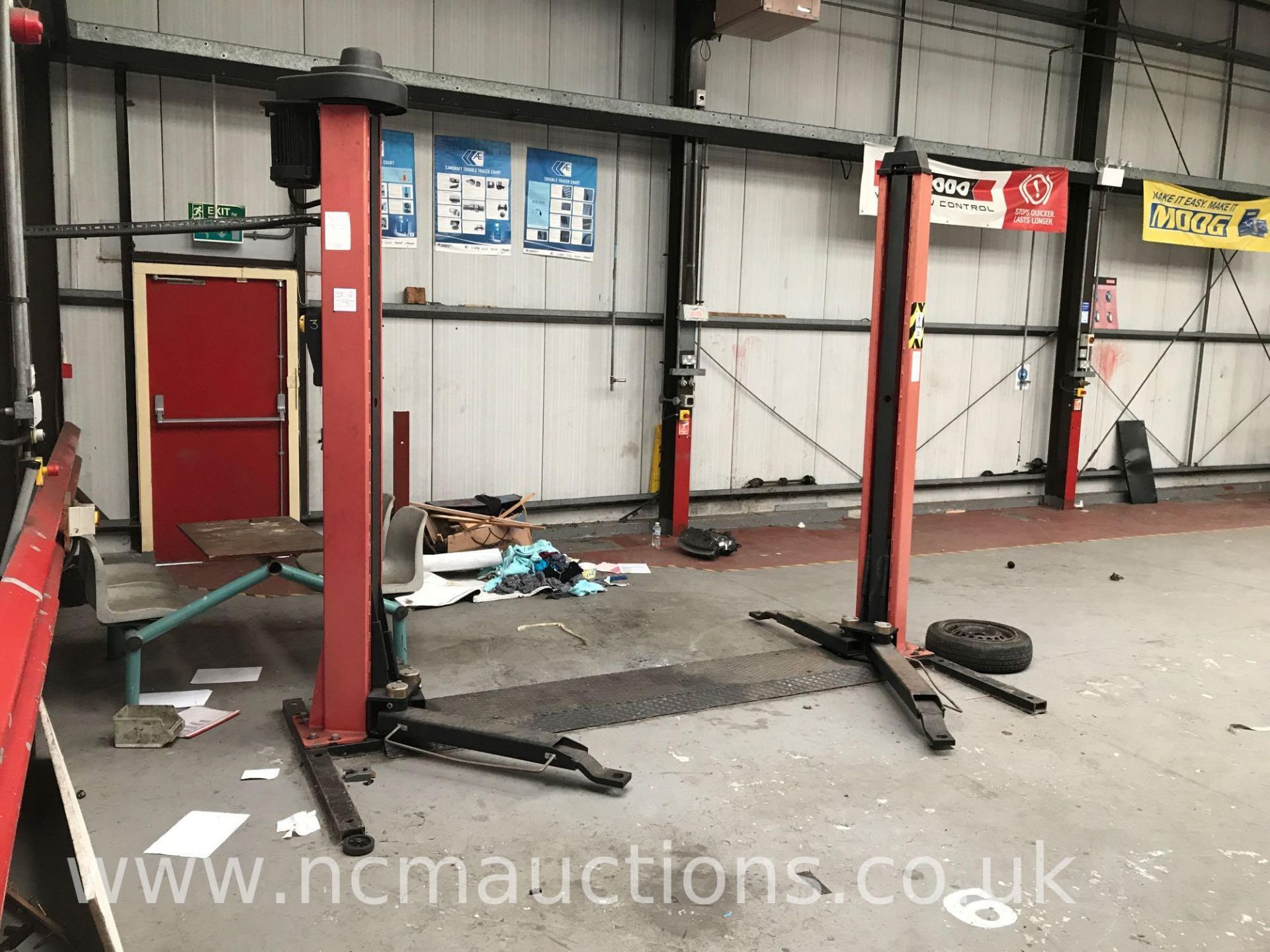 Hofmann 3 tonne, 2 post vehicle lift