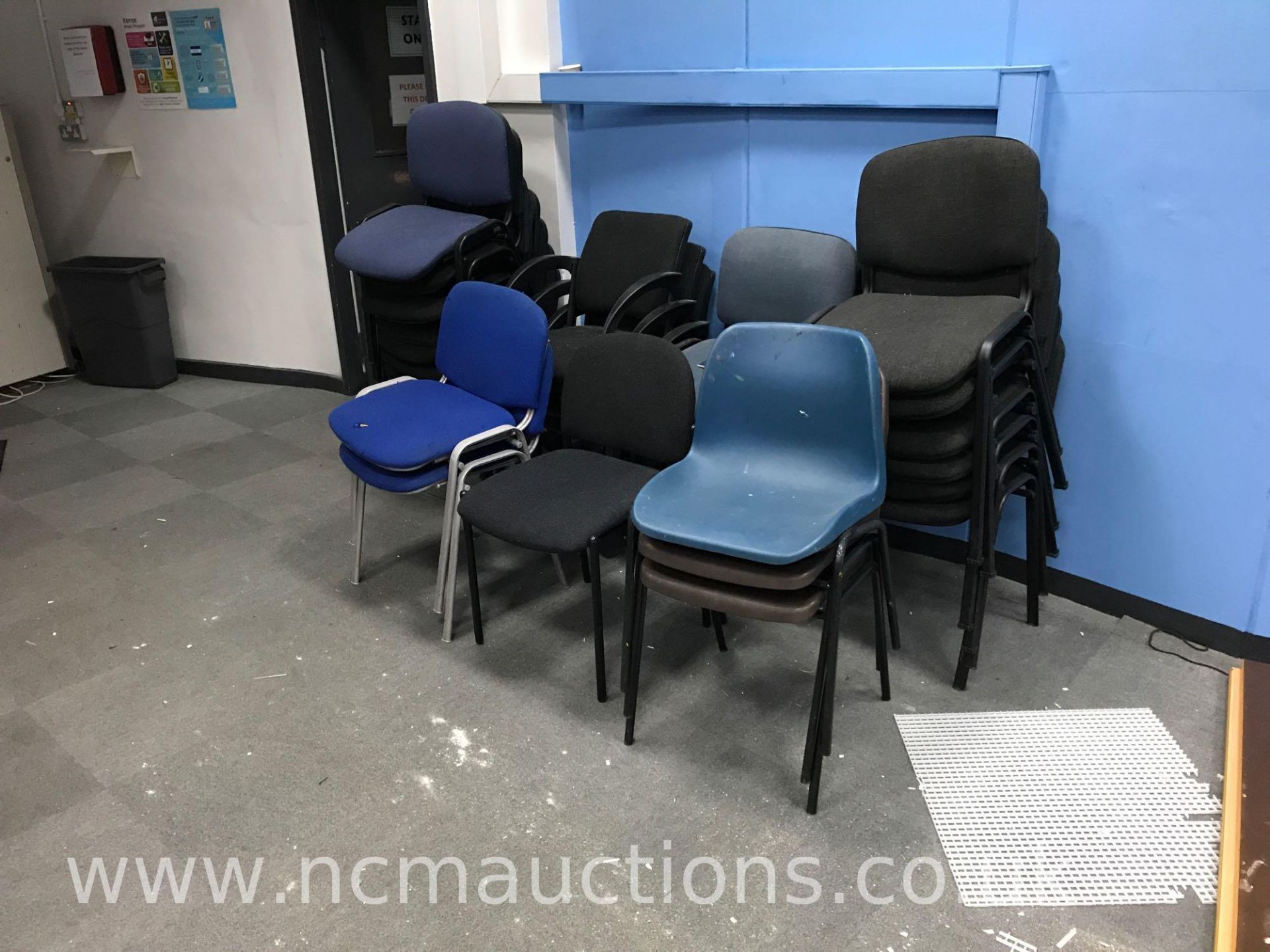 Office furniture and chairs - Image 10 of 16