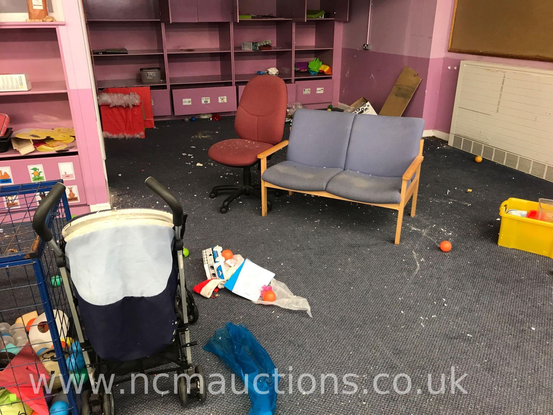 Loose and removable contents of nursery area - Bild 9 aus 12