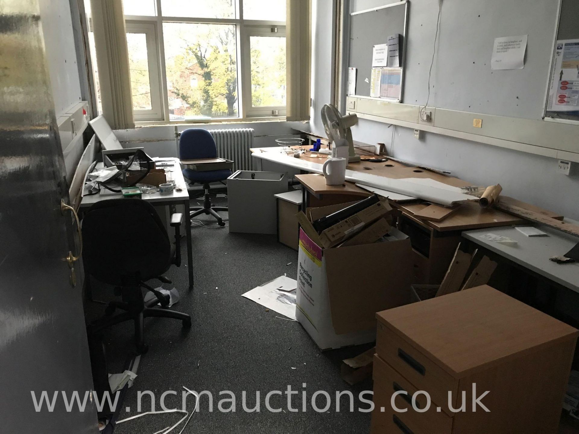 Loose and removable contents of 1st floor to include office furniture, smart screens - Image 5 of 40