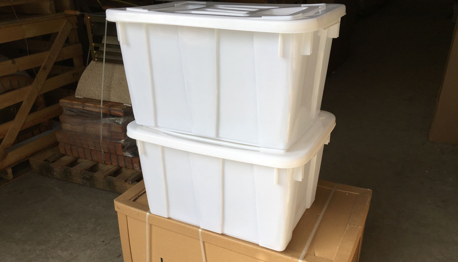 5 X BIG 125L NEW STORAGE BOXES WITH LIDS