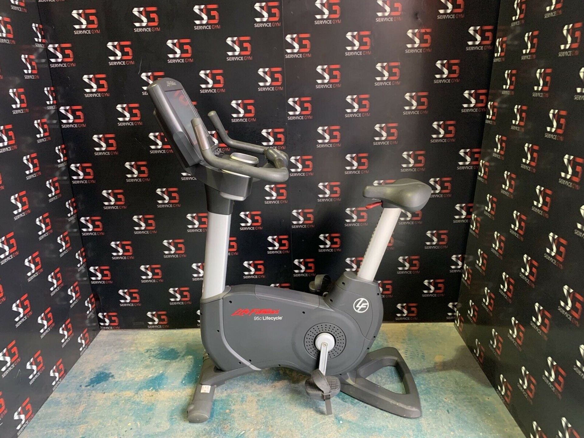 Life Fitness 95C Engage Upright Bike