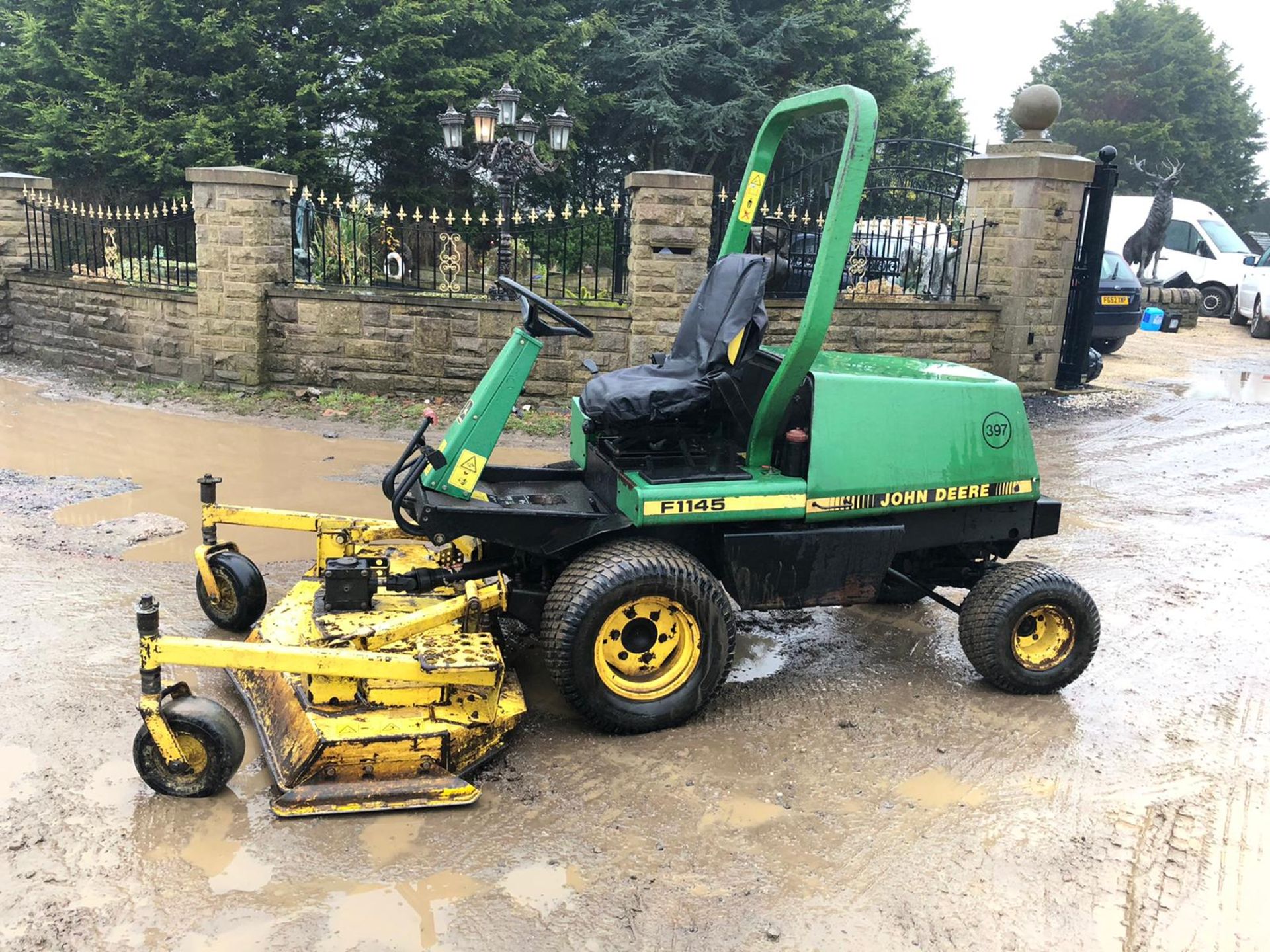 John Deere 1145 Ride On Lawn Mower