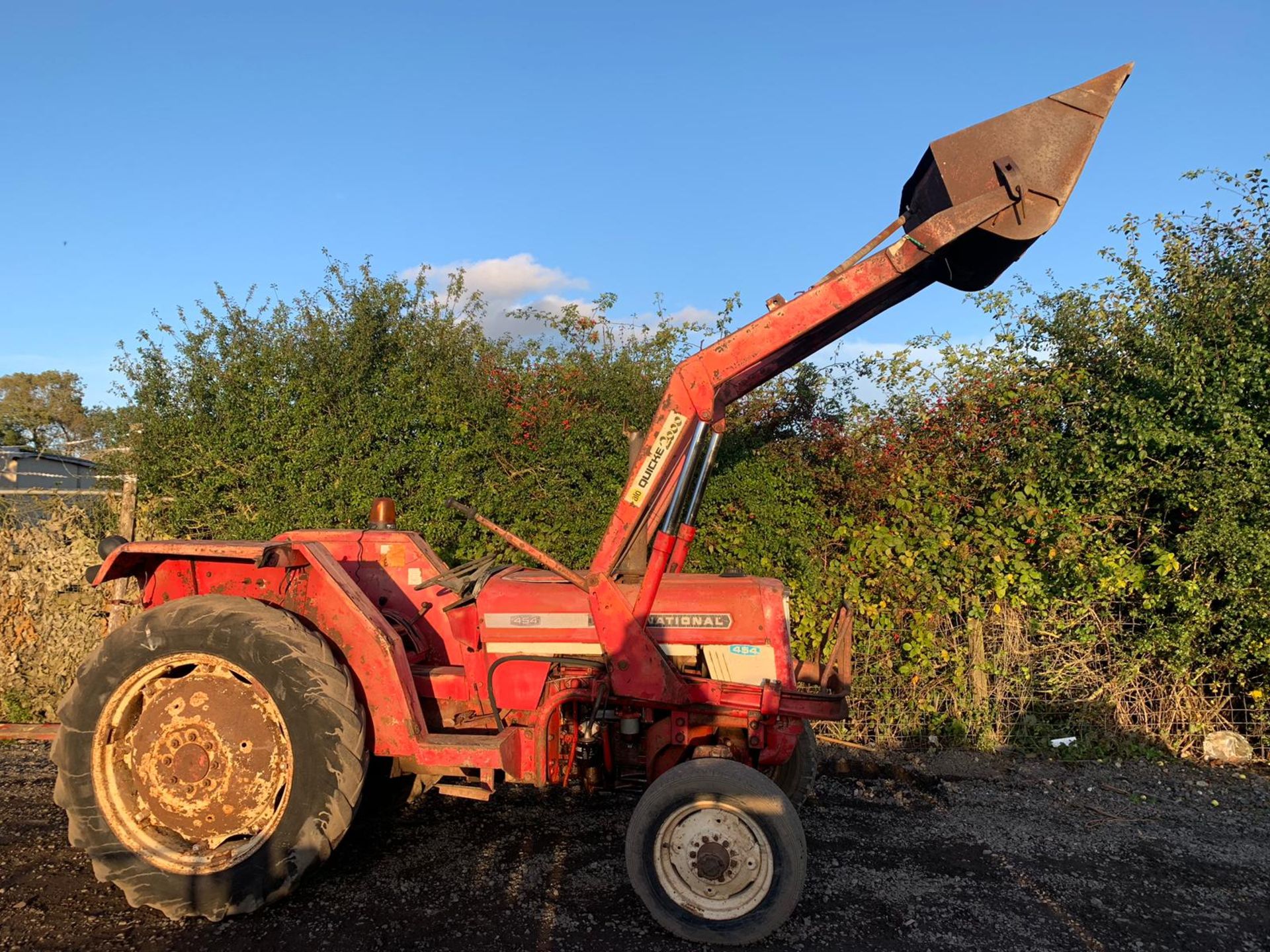 International 454 Loader Tractor - Image 2 of 10