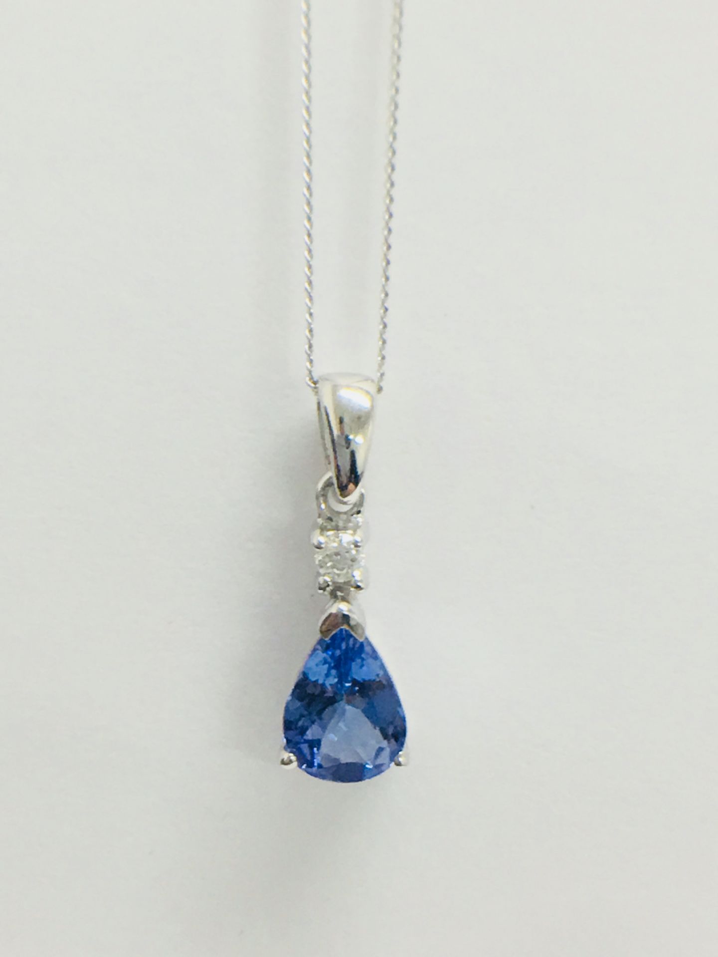 9CT White Gold Tanzanite and Diamond pendant - Image 4 of 5