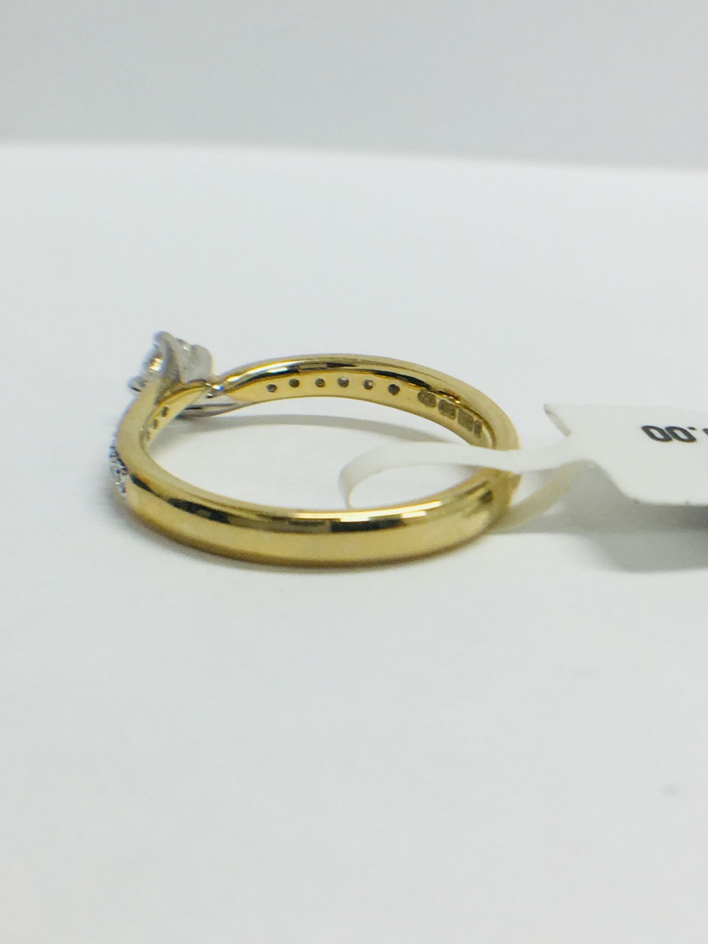 9ct Yellow Gold diamond Solitaire twist style ring - Image 5 of 11
