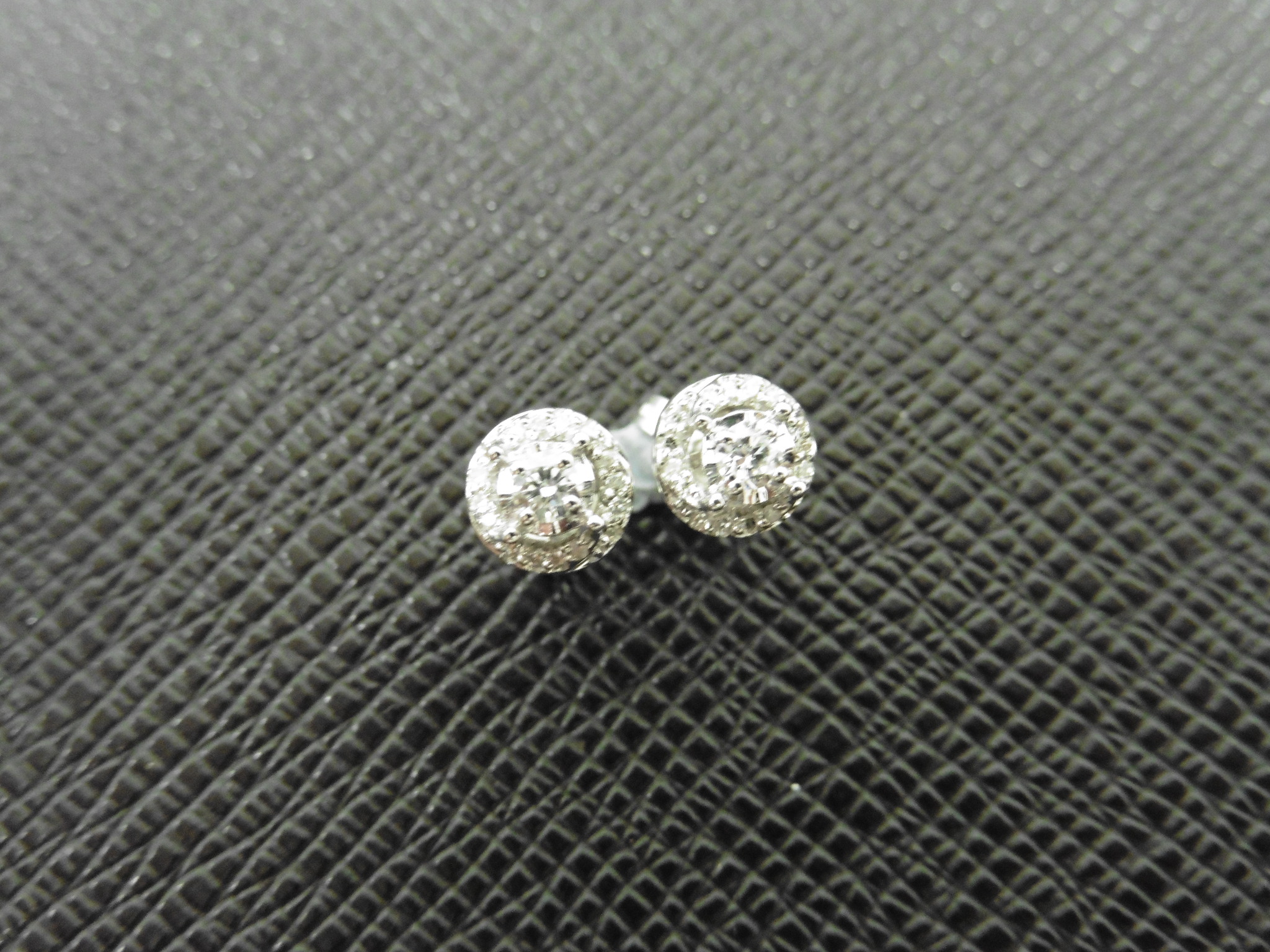 0.25ct diamond set stud earrings in 9ct white gold. - Image 2 of 3