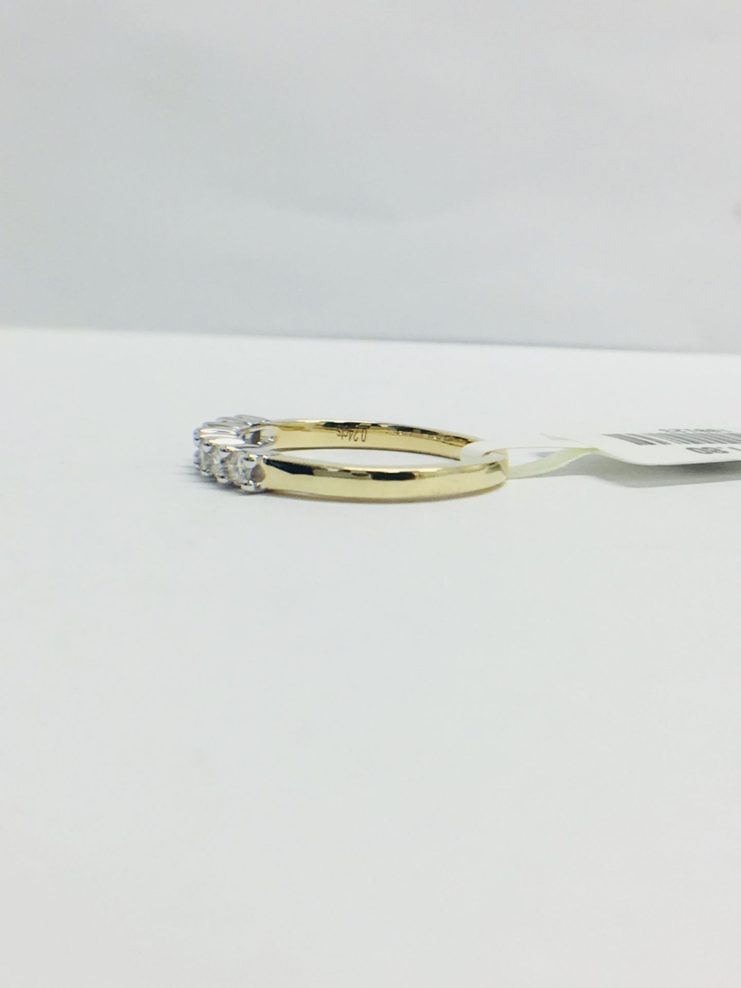 9K White/yellow Gold diamond band ring - Image 3 of 9