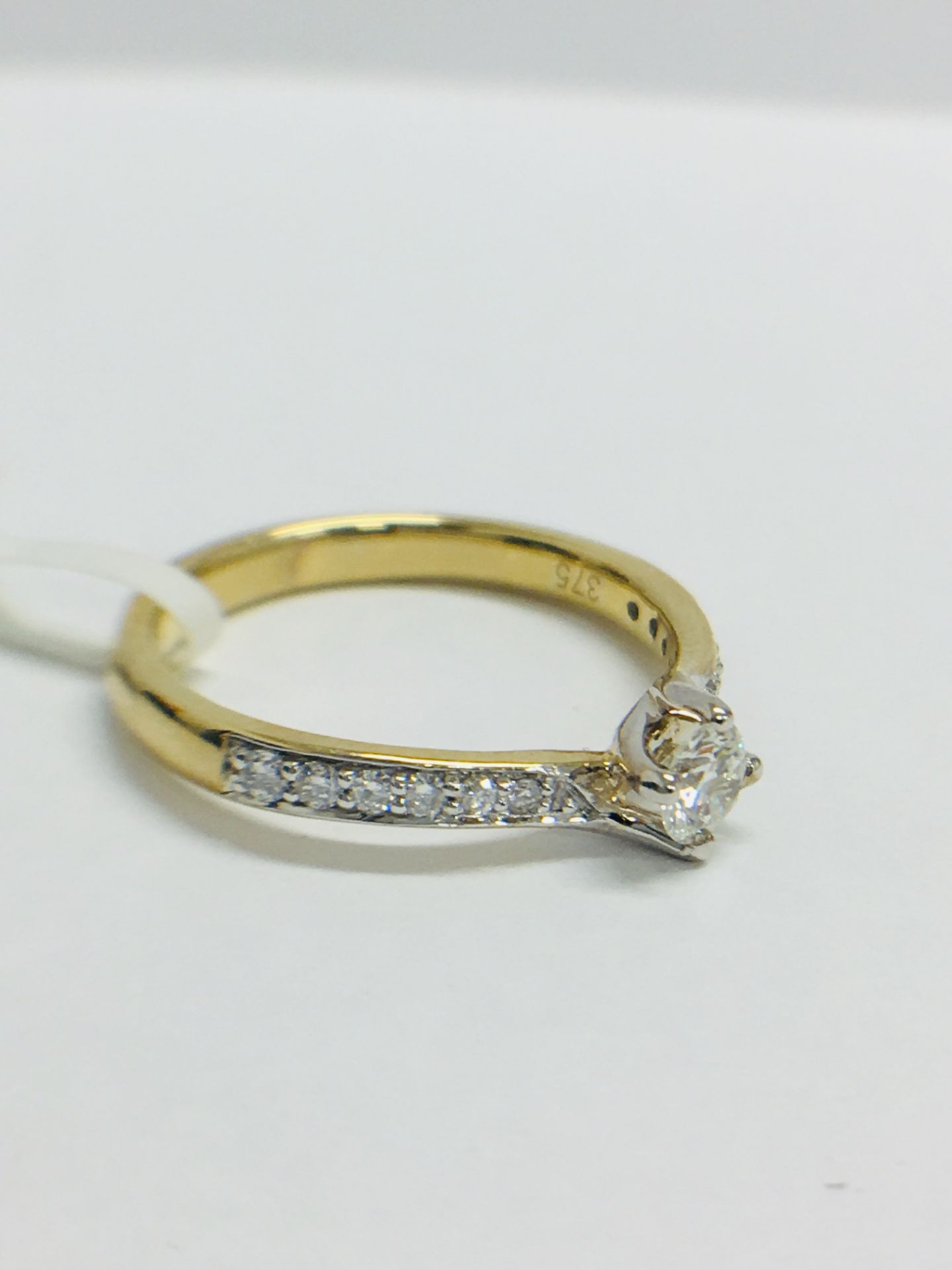 9ct Yellow Gold diamond Solitaire twist style ring - Image 8 of 11