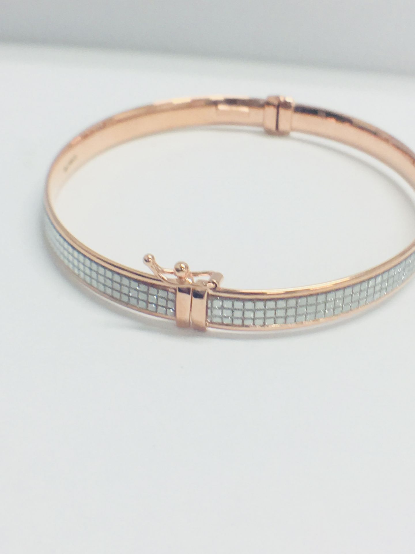 9CT ROSEGOLD GOLD LADIES' HINGED BANGLE - Image 3 of 6