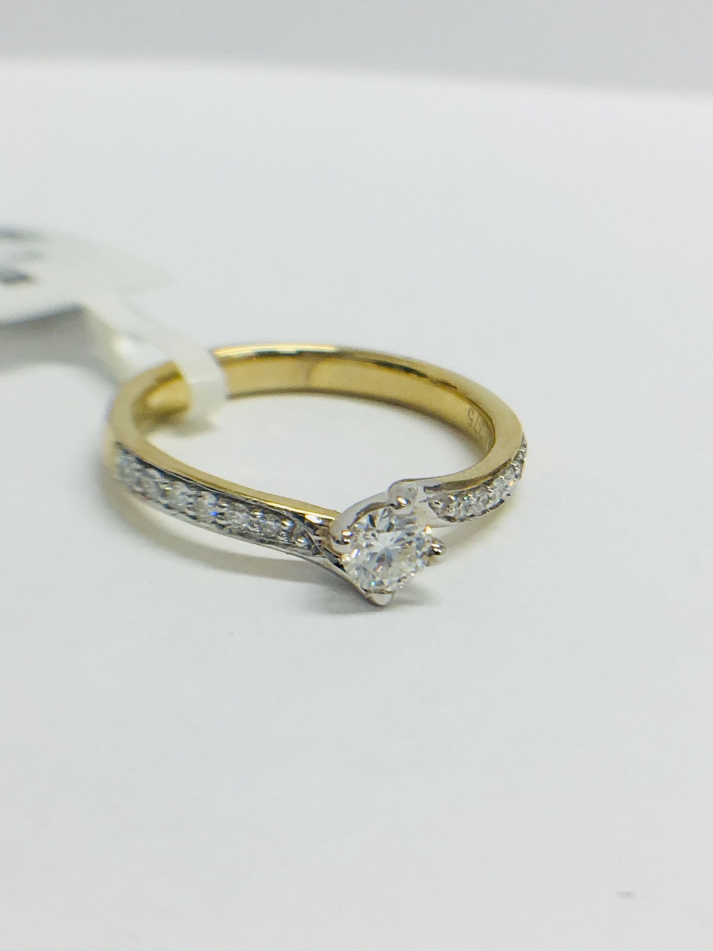 9ct Yellow Gold diamond Solitaire twist style ring - Image 9 of 11