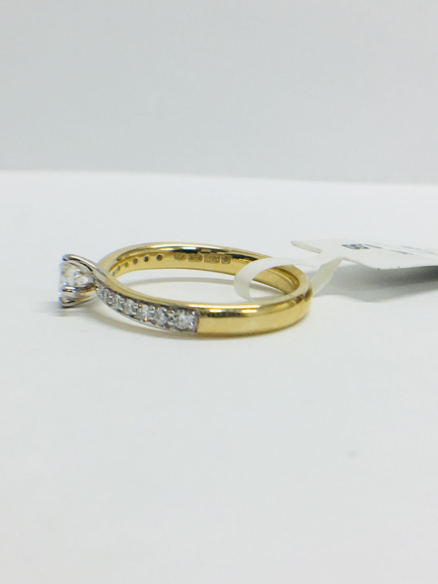 9ct Yellow Gold diamond Solitaire twist style ring - Image 4 of 11