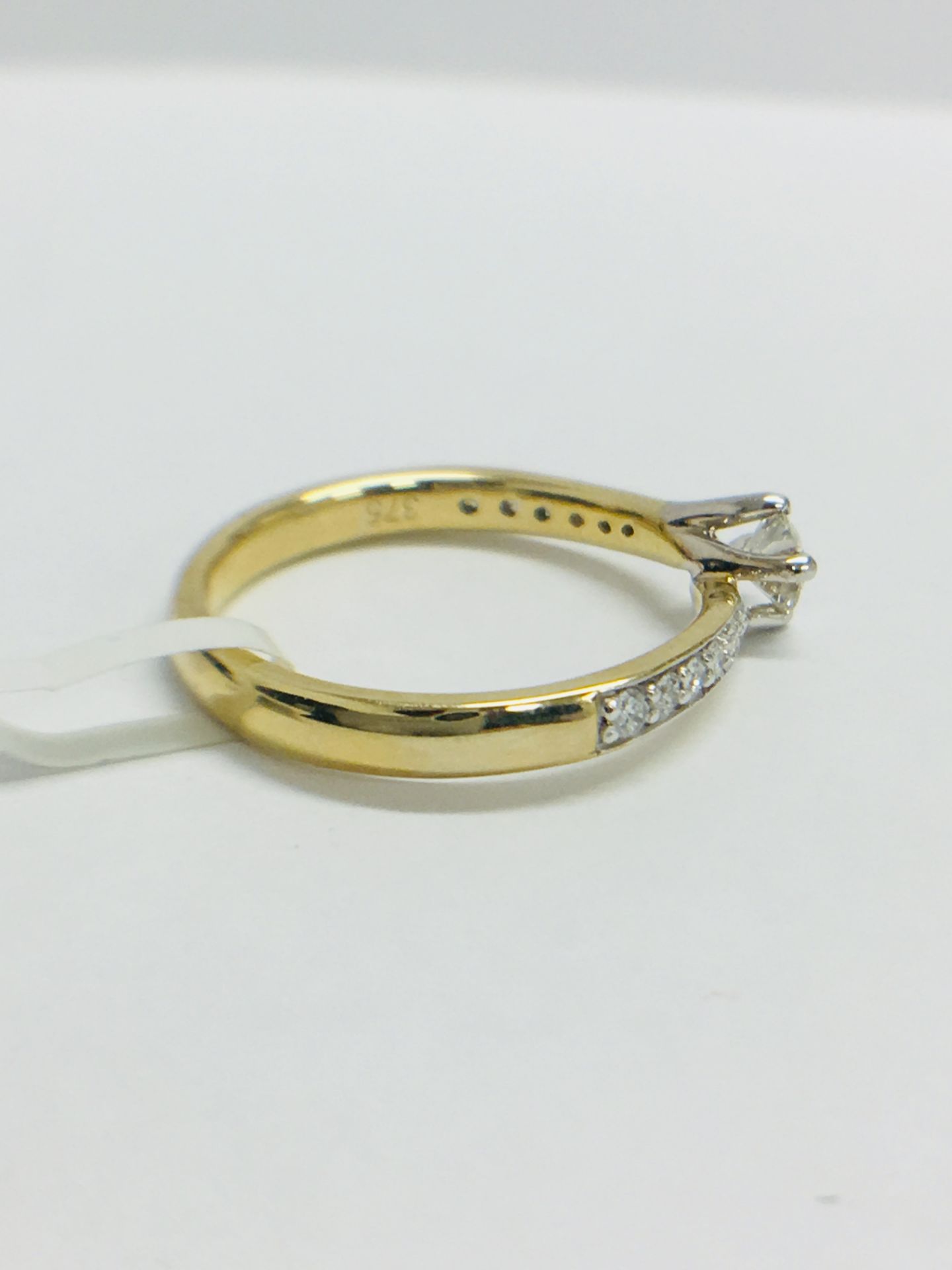 9ct Yellow Gold diamond Solitaire twist style ring - Image 7 of 11