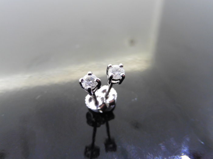0.20ct Solitaire diamond stud earrings set with brilliant cut diamonds - Image 2 of 4