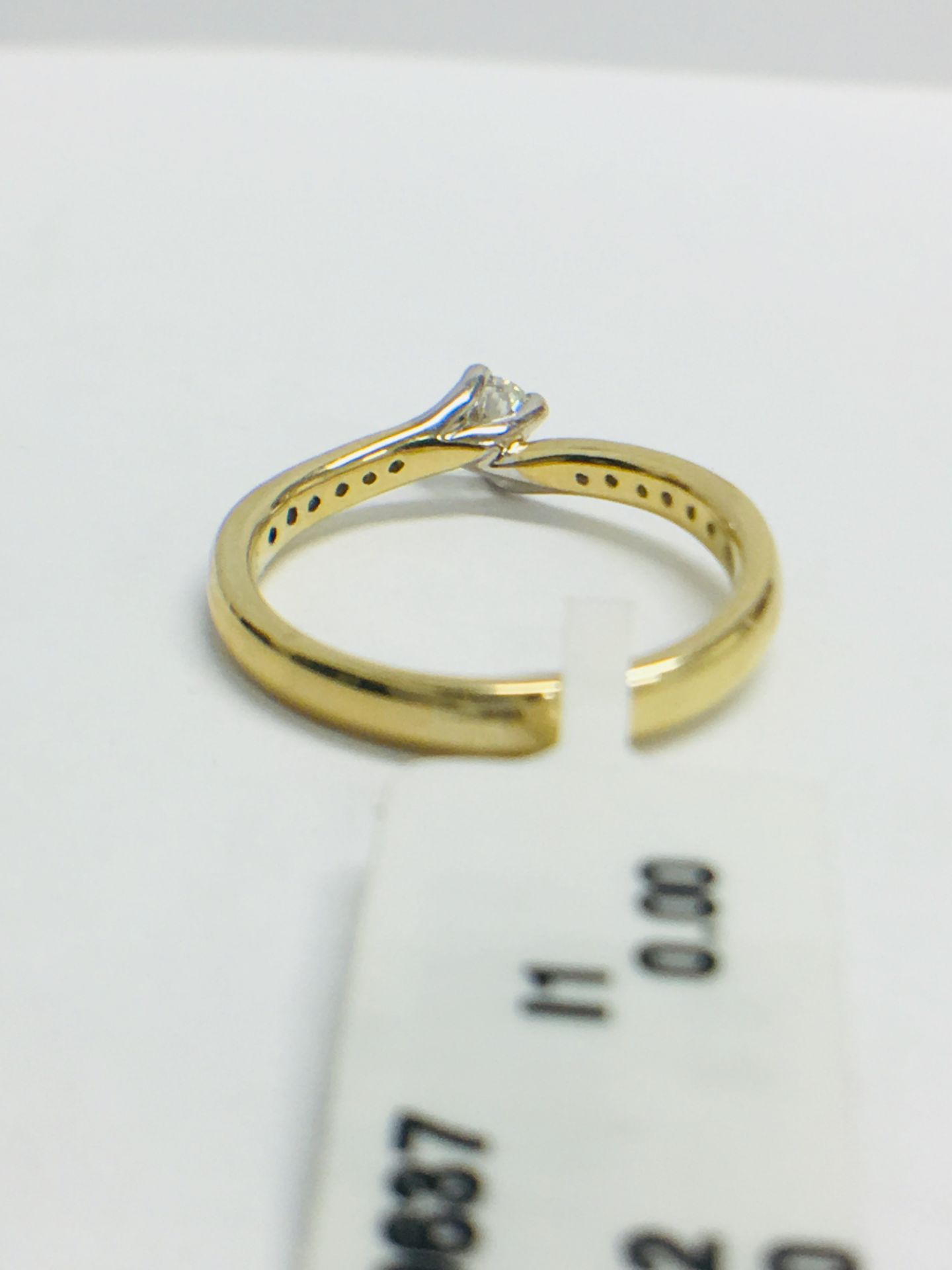 9ct Yellow Gold diamond Solitaire twist style ring - Image 6 of 11