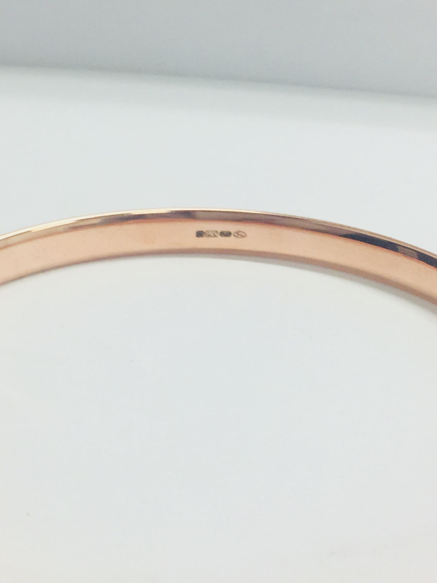 9CT ROSEGOLD GOLD LADIES' HINGED BANGLE - Image 4 of 6