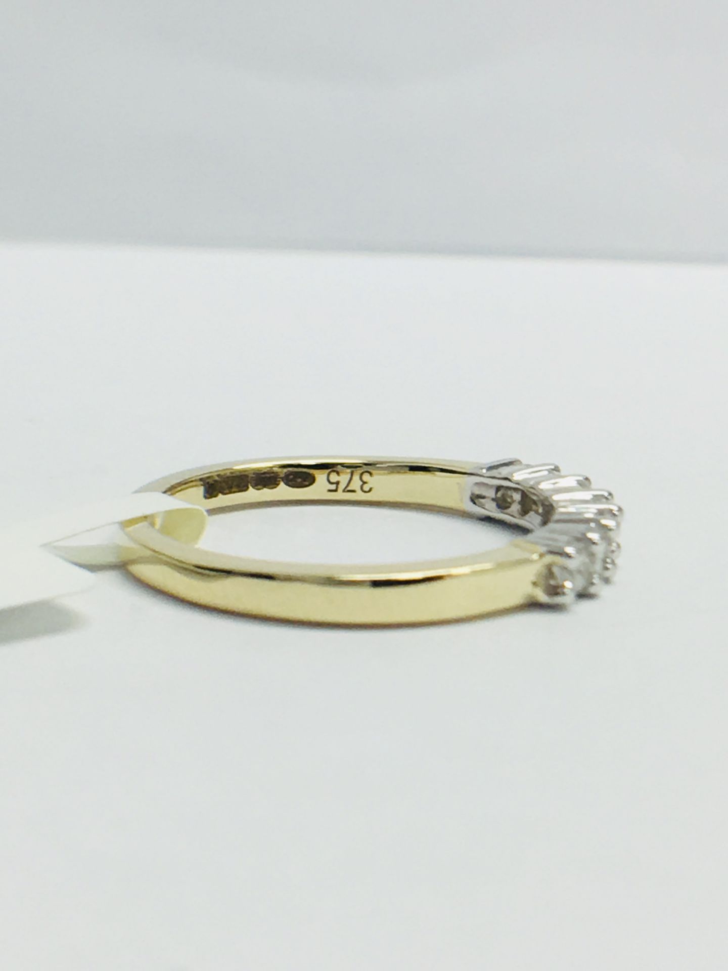 9K White/yellow Gold diamond band ring - Image 6 of 9