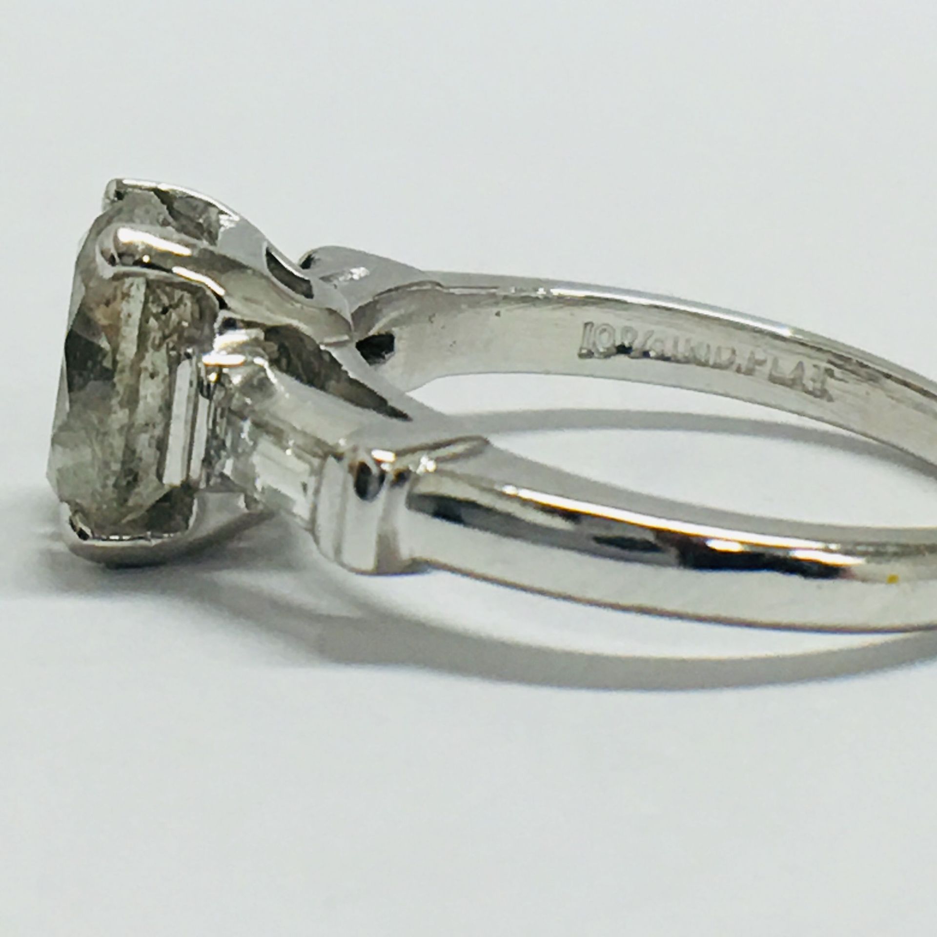 Platinum Diamond Ring - Image 4 of 11