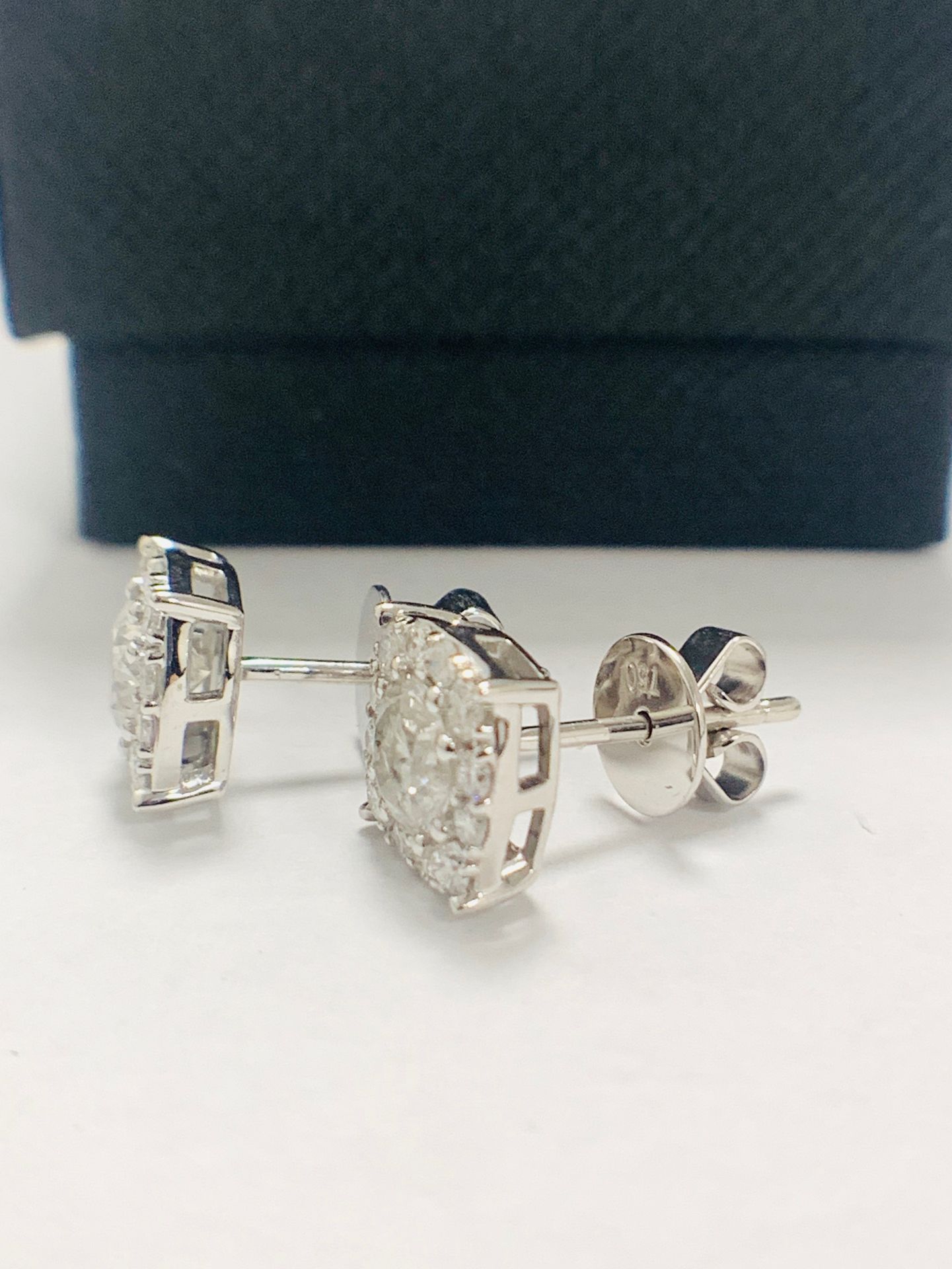 18ct White Gold Diamond earrings featuring centre, 2 round brilliant cut Diamonds (1.39ct) - Image 3 of 11