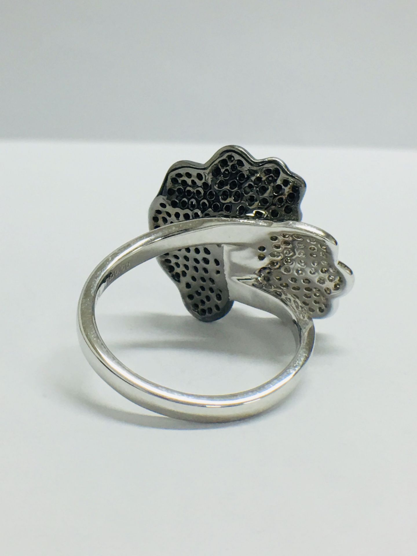 18ct White Gold Diamond Ring - Image 4 of 9