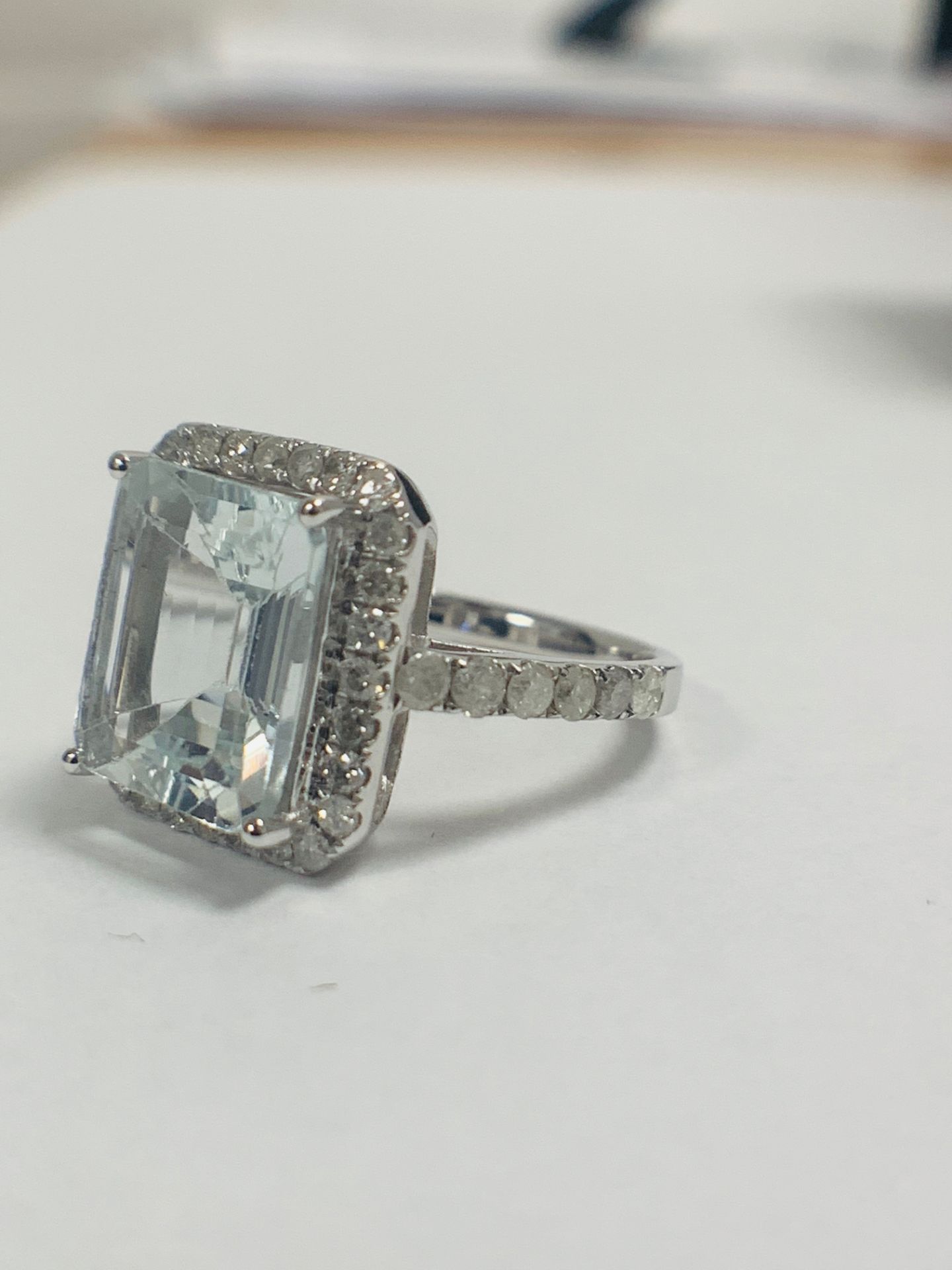 14ct White Gold Aquamarine and Diamond ring - Image 2 of 12