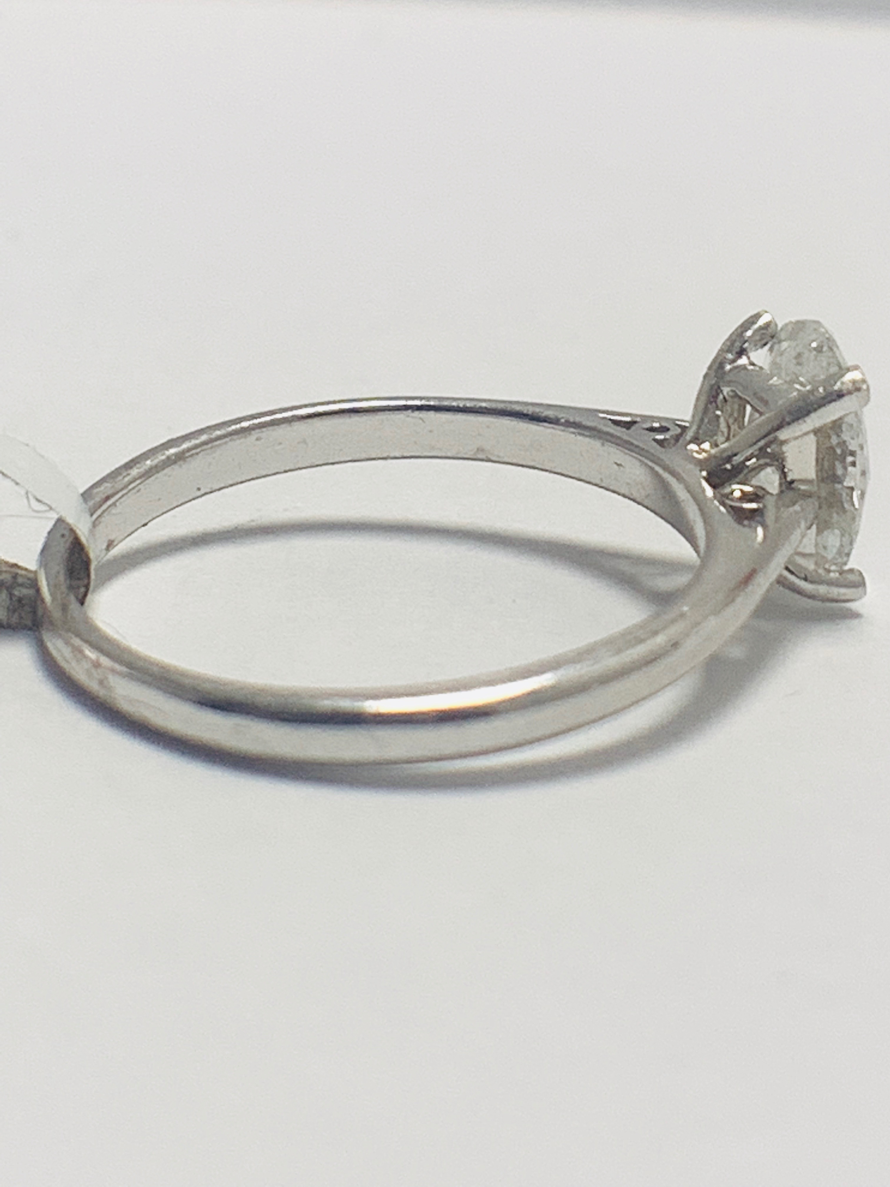 1ct Oval Diamond Solitaire Platinum Ring - Image 4 of 9