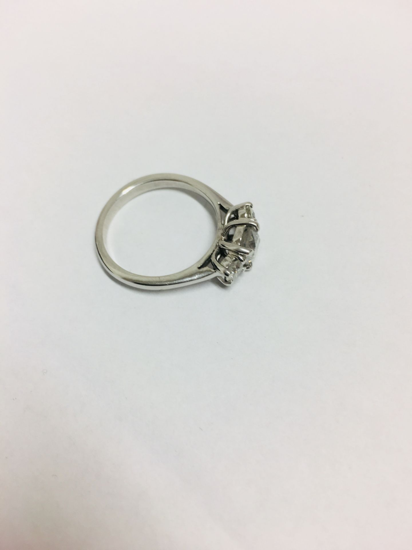 18ct White Gold Rilogy Ring - Image 4 of 5