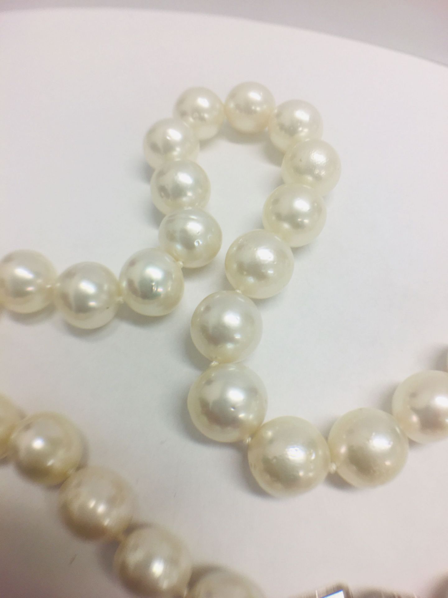Strand 35 South Sea Pearls with 14ct White Gold Filagree Style Ball - Image 6 of 9