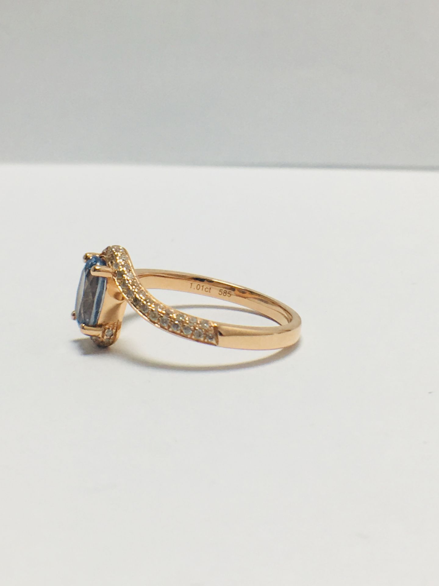 14ct Rose Gold Sapphire and Diamond ring - Image 3 of 9