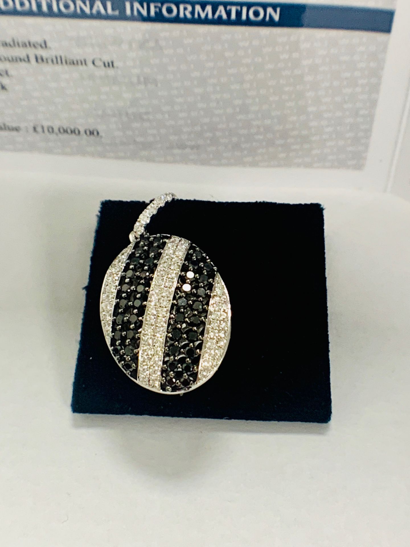 18ct White Gold Diamond pendant featuring 38 round cut, black Diamonds (0.95ct TBDW) - Image 8 of 9