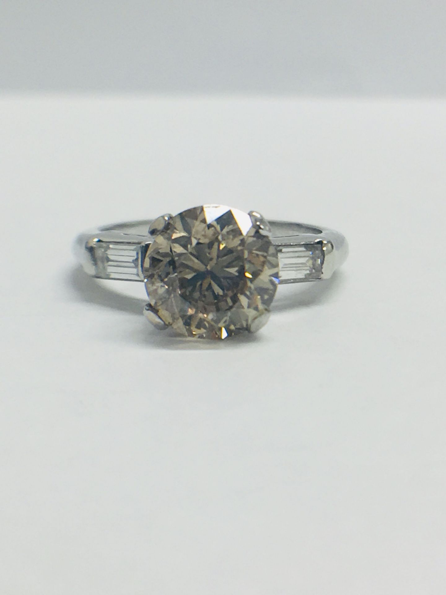 14ct White Gold Diamond Ring.