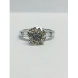 14ct White Gold Diamond Ring.