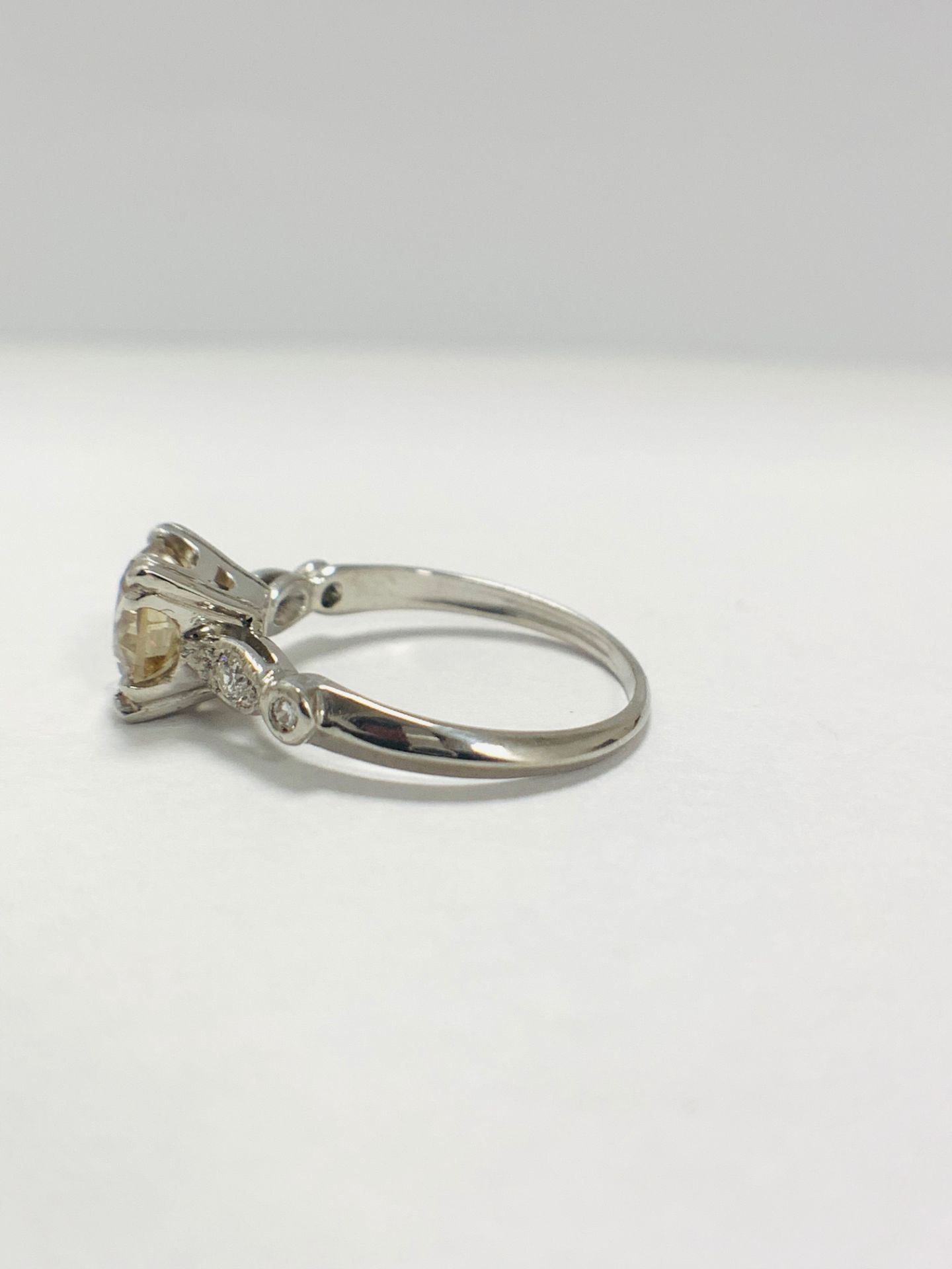 Platinum Diamond ring featuring centre, round brilliant cut, fancy light brown Diamond (1.55ct) - Image 3 of 14