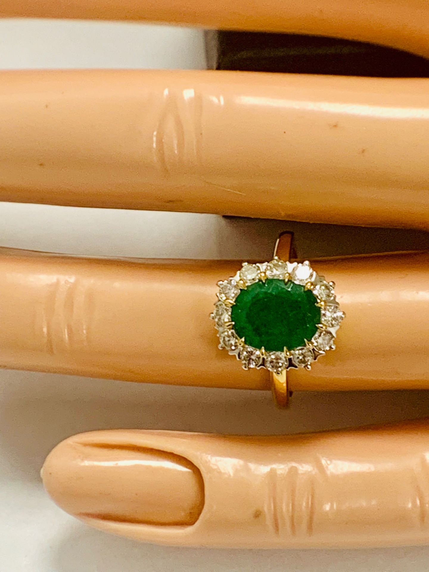 14ct Yellow Gold Emerald and Diamond Ring Featuring Centre, Oval Cut, Dark Green Emerald - Image 10 of 12