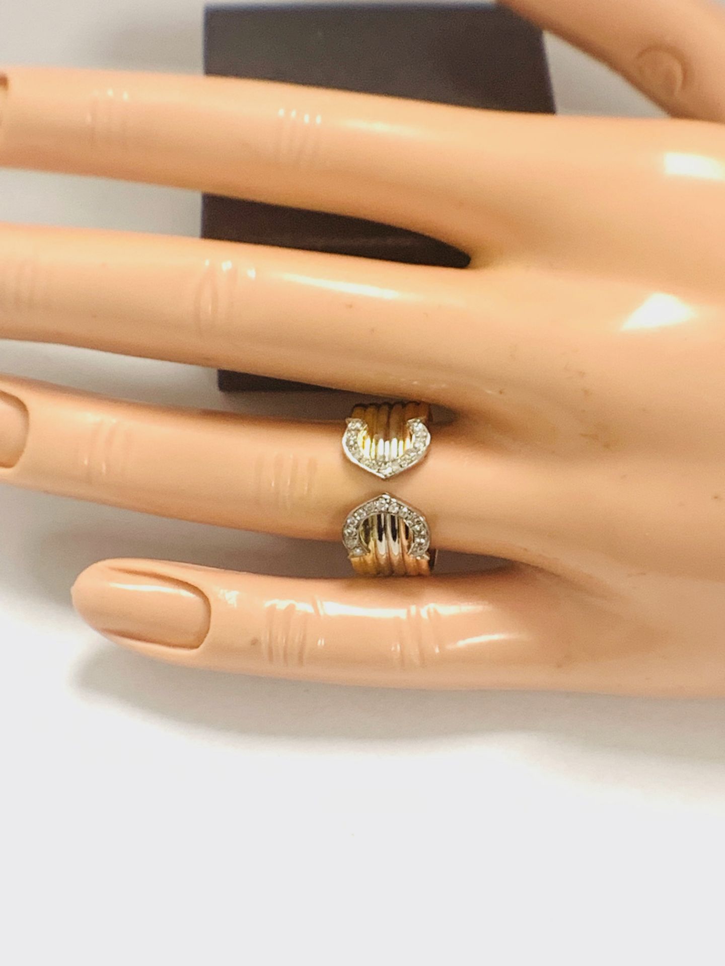 18ct 3 Toned Gold Diamond Chanel Ring - Image 9 of 11